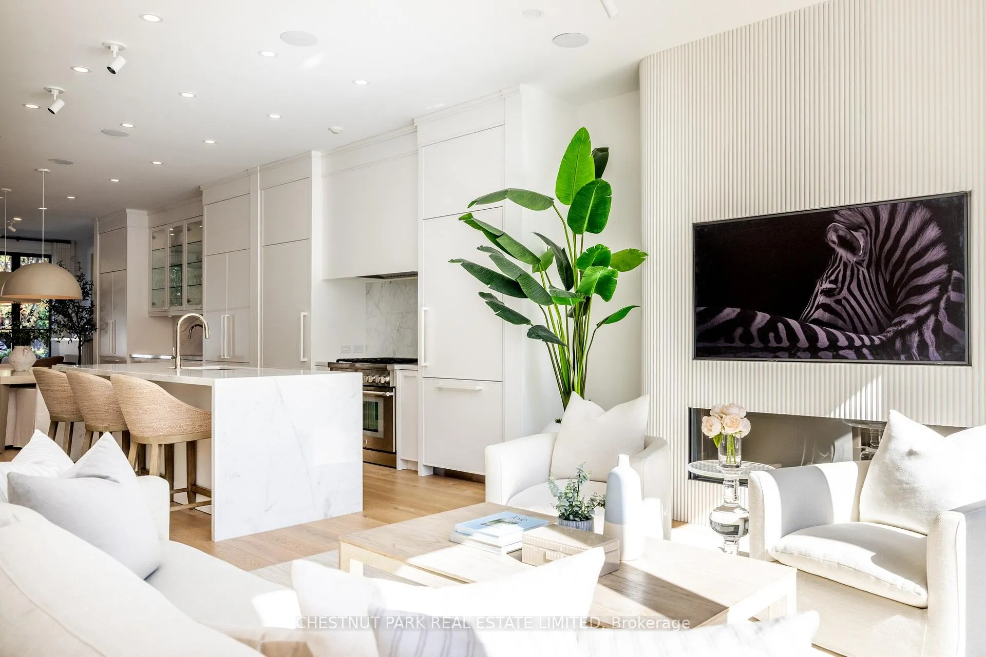 Photo 9 of 229 Sheldrake Boulevard, Toronto, Mount Pleasant East — HOMEH