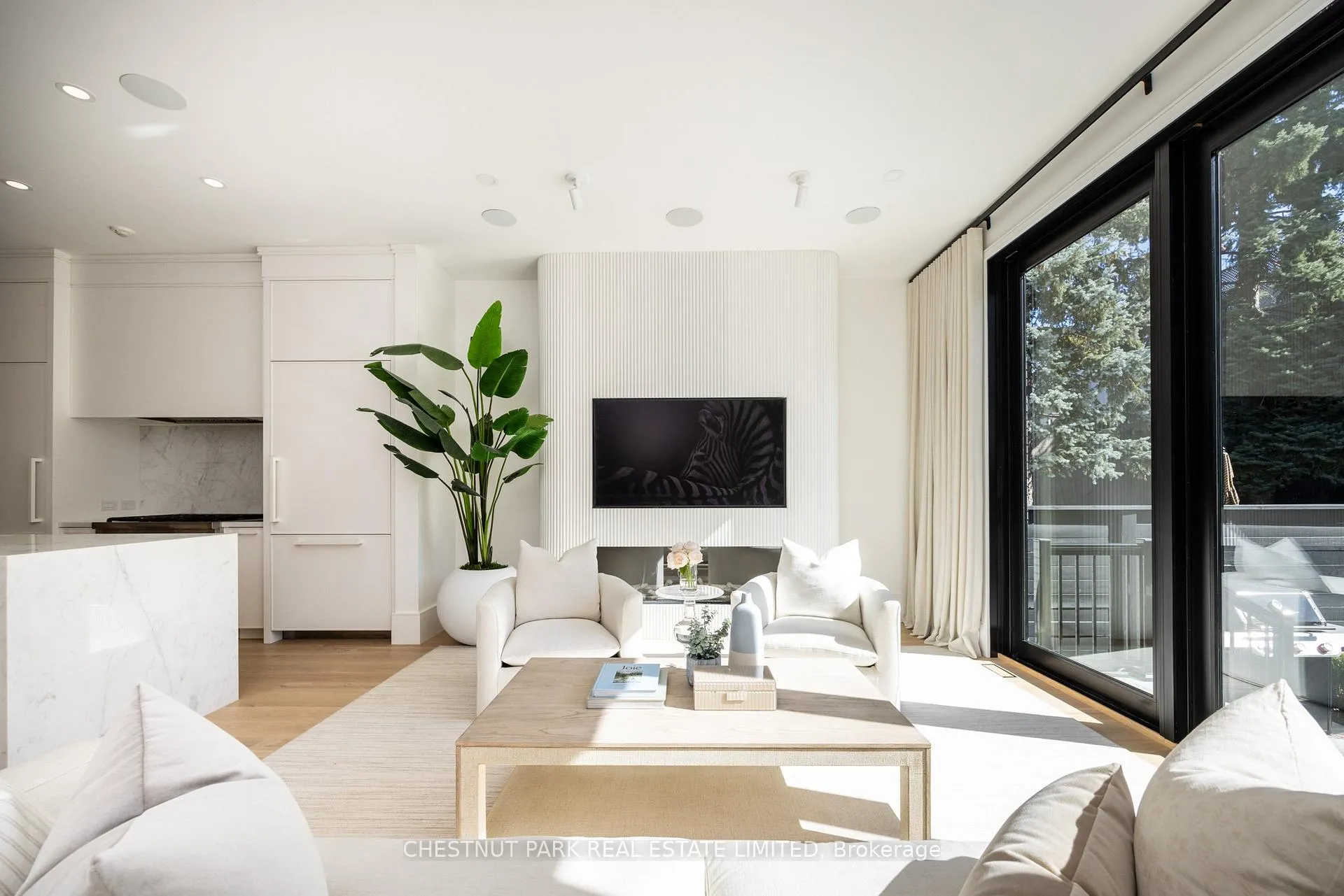 Photo 10 of 229 Sheldrake Boulevard, Toronto, Mount Pleasant East — HOMEH