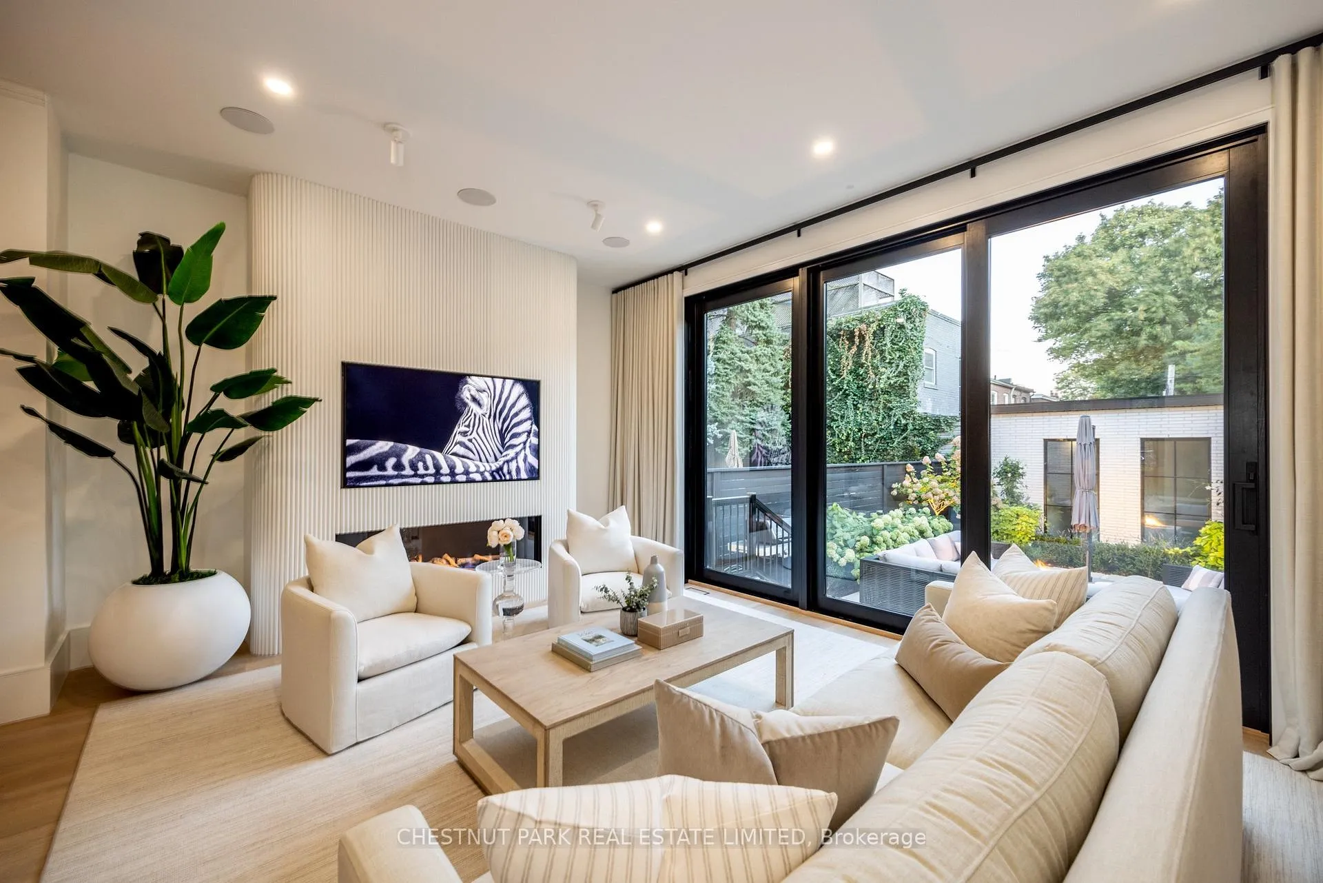 Photo 13 of 229 Sheldrake Boulevard, Toronto, Mount Pleasant East — HOMEH