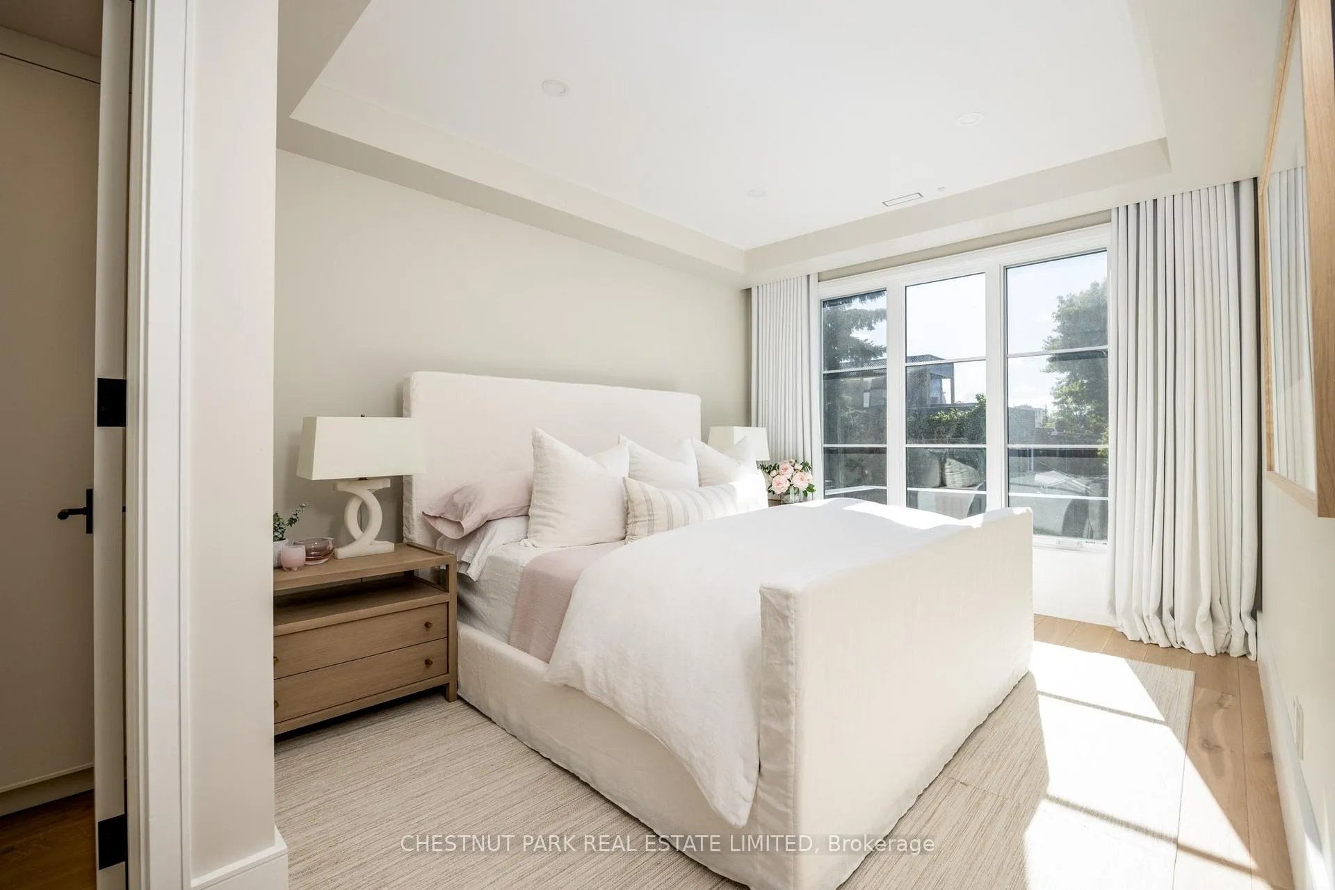 Photo 16 of 229 Sheldrake Boulevard, Toronto, Mount Pleasant East — HOMEH