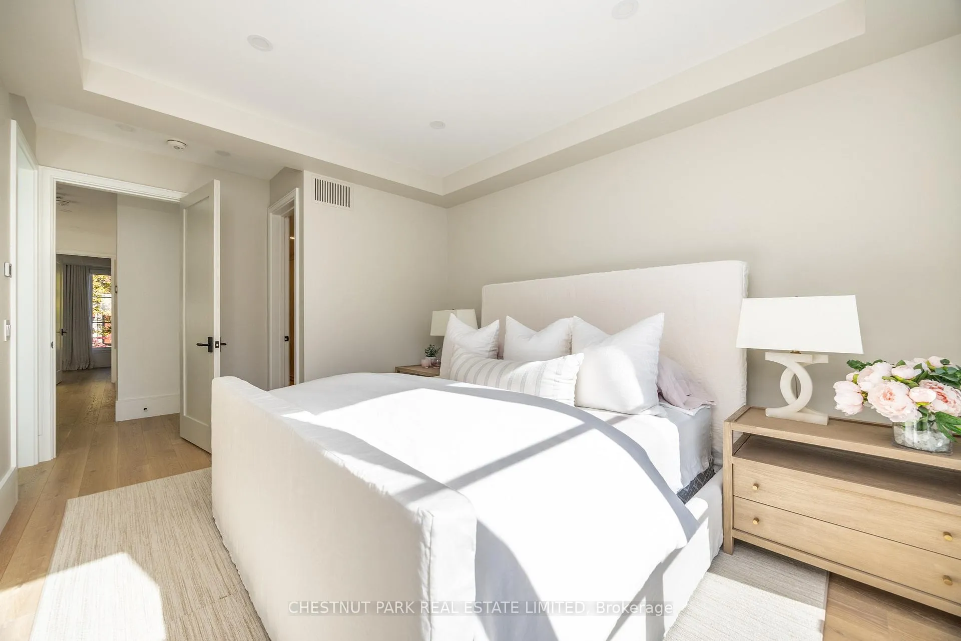 Photo 17 of 229 Sheldrake Boulevard, Toronto, Mount Pleasant East — HOMEH