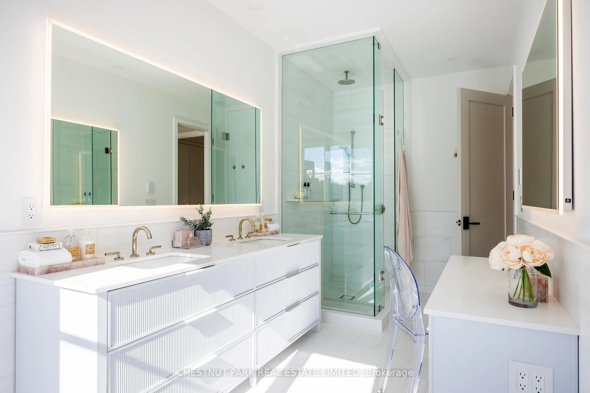Photo 18 of 229 Sheldrake Boulevard, Toronto, Mount Pleasant East — HOMEH