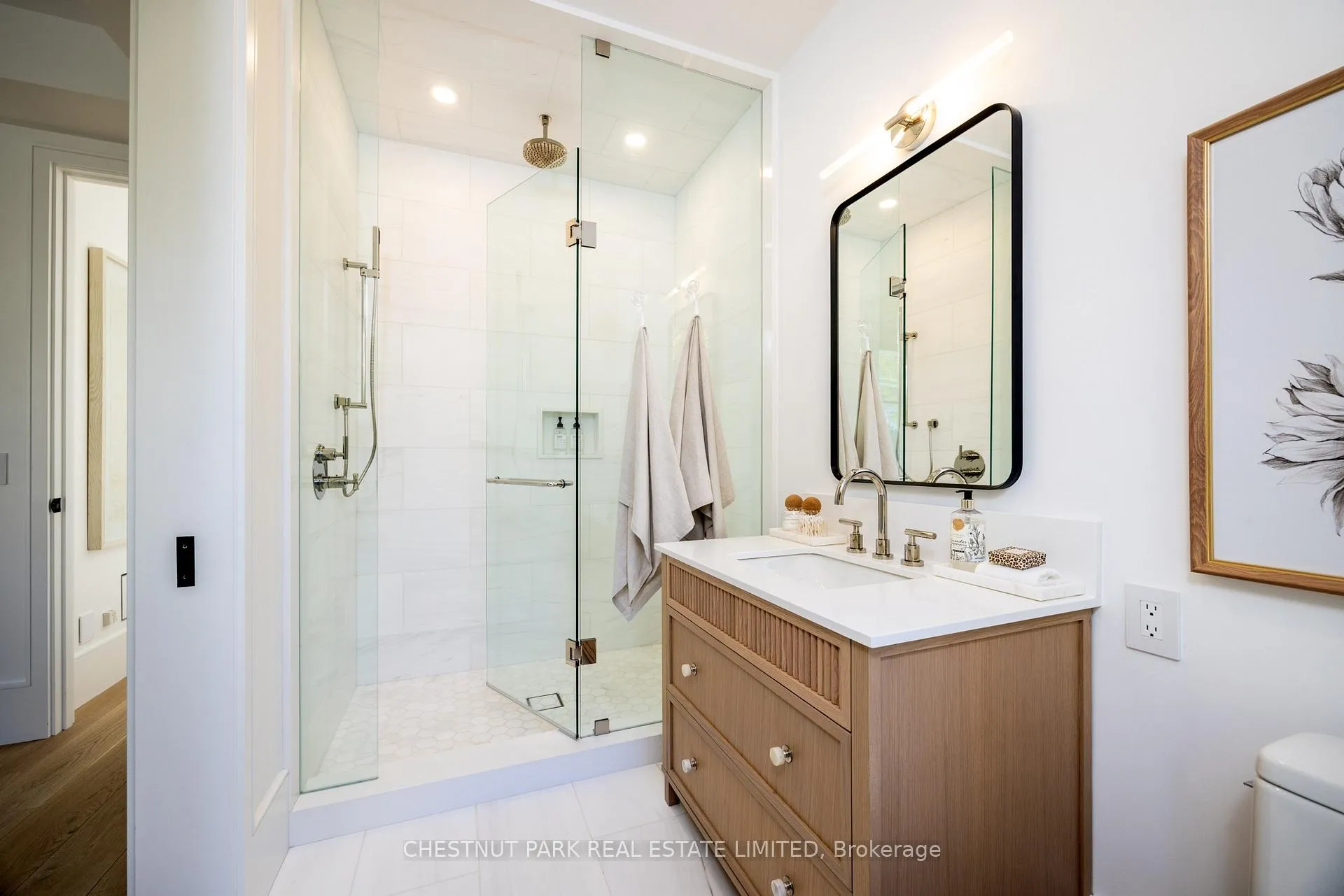 Photo 26 of 229 Sheldrake Boulevard, Toronto, Mount Pleasant East — HOMEH