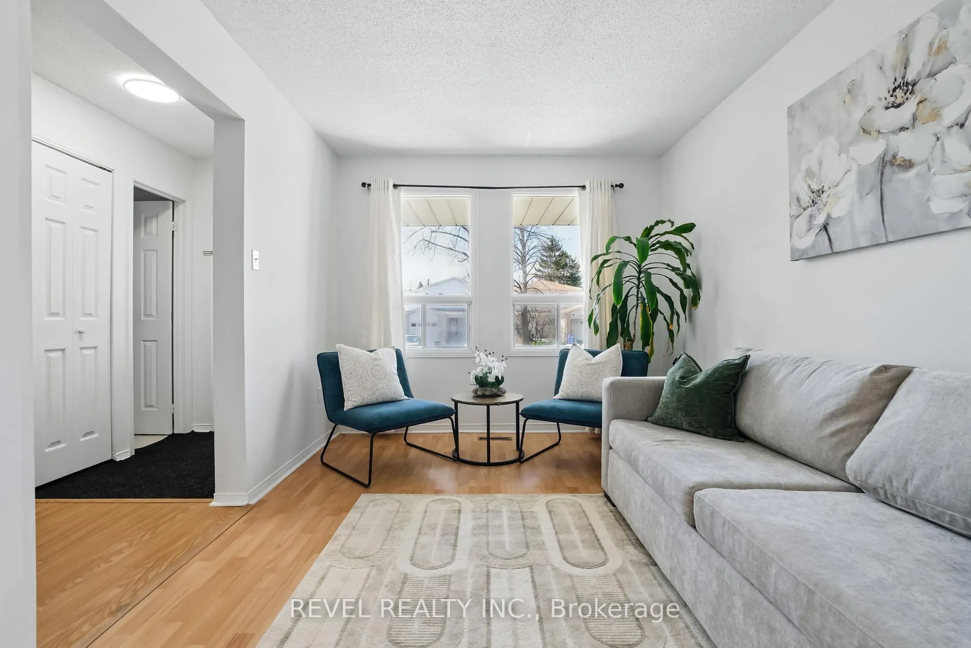 Photo 4 of 54 Chalmers Crescent, Ajax, Central — HOMEH