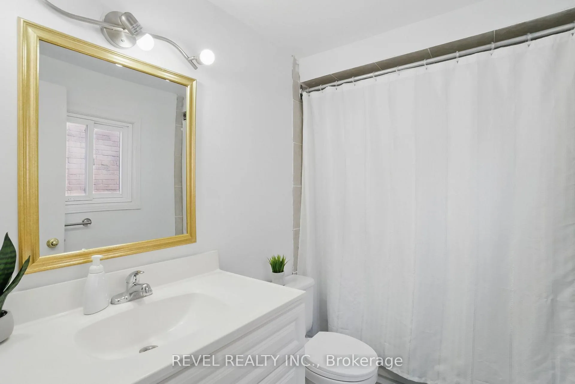 Photo 15 of 54 Chalmers Crescent, Ajax, Central — HOMEH