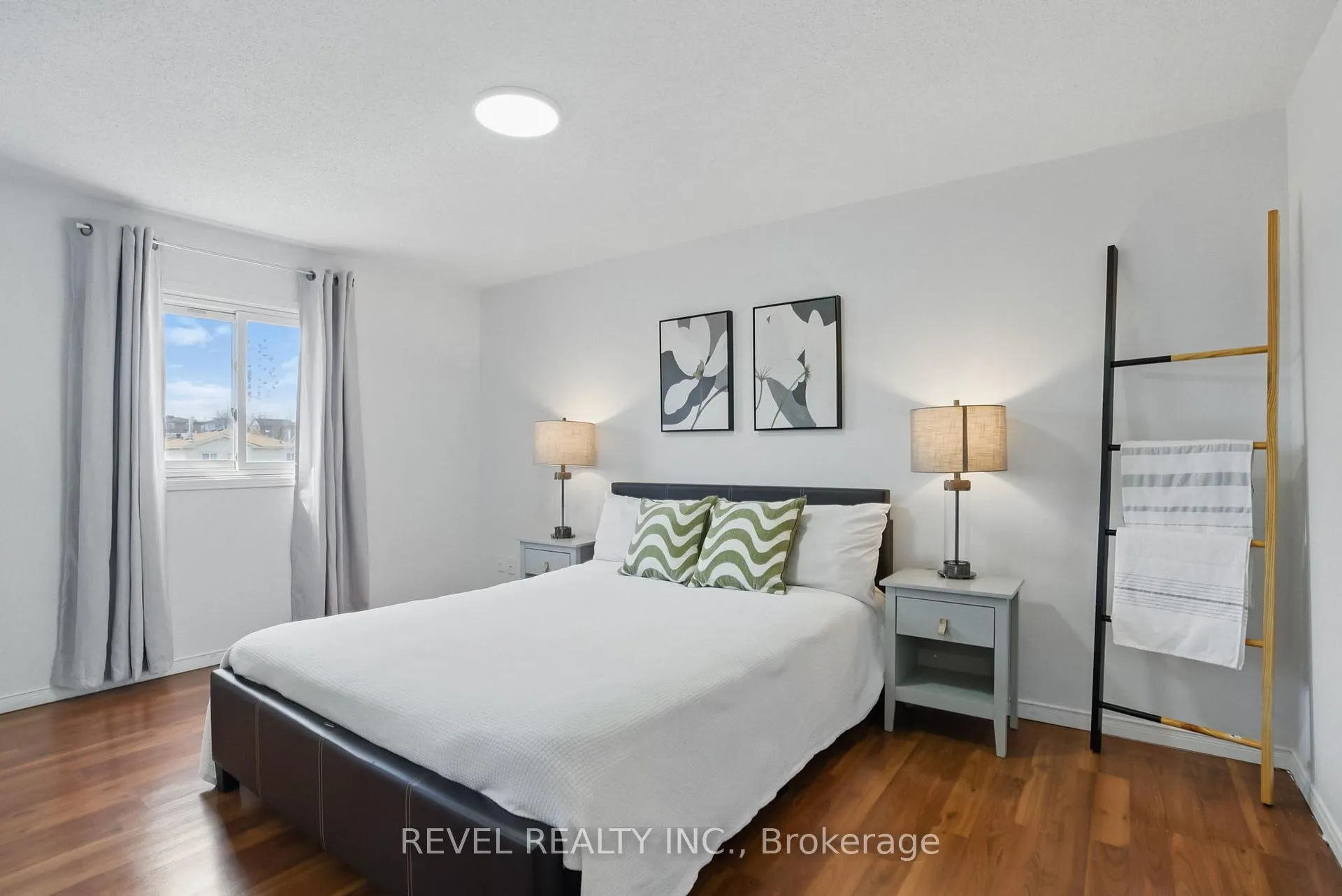 Photo 16 of 54 Chalmers Crescent, Ajax, Central — HOMEH