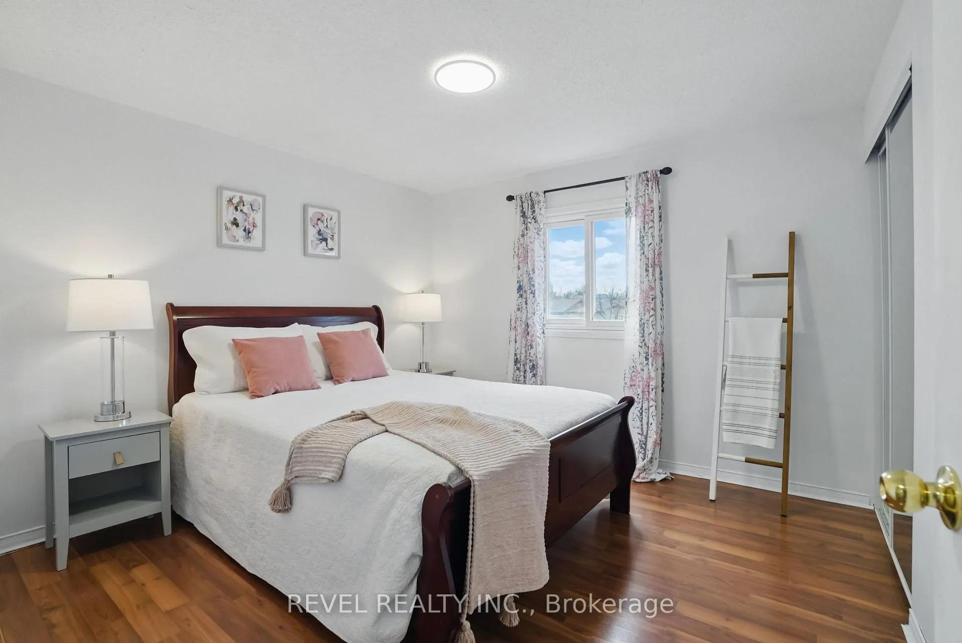 Photo 17 of 54 Chalmers Crescent, Ajax, Central — HOMEH