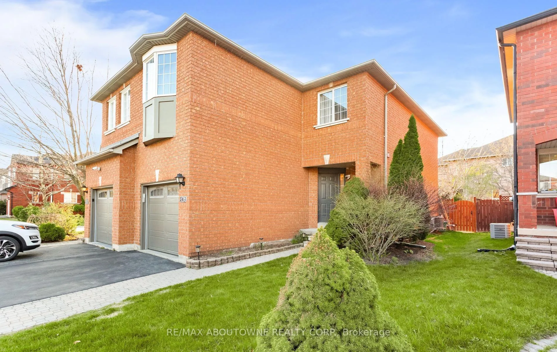 Photo 3 of 1363 Brookstar Drive, Oakville, West Oak Trails — HOMEH