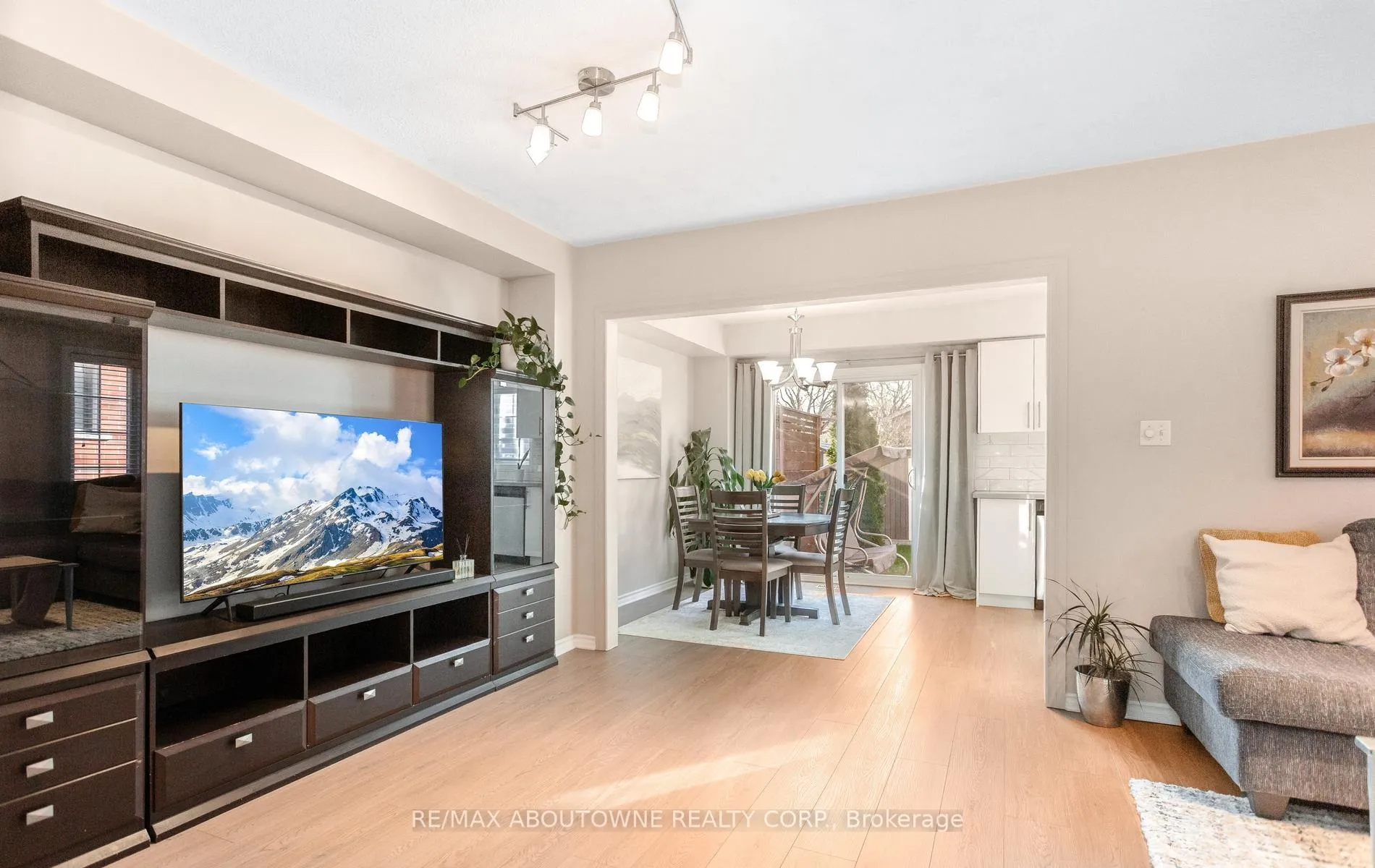 Photo 6 of 1363 Brookstar Drive, Oakville, West Oak Trails — HOMEH