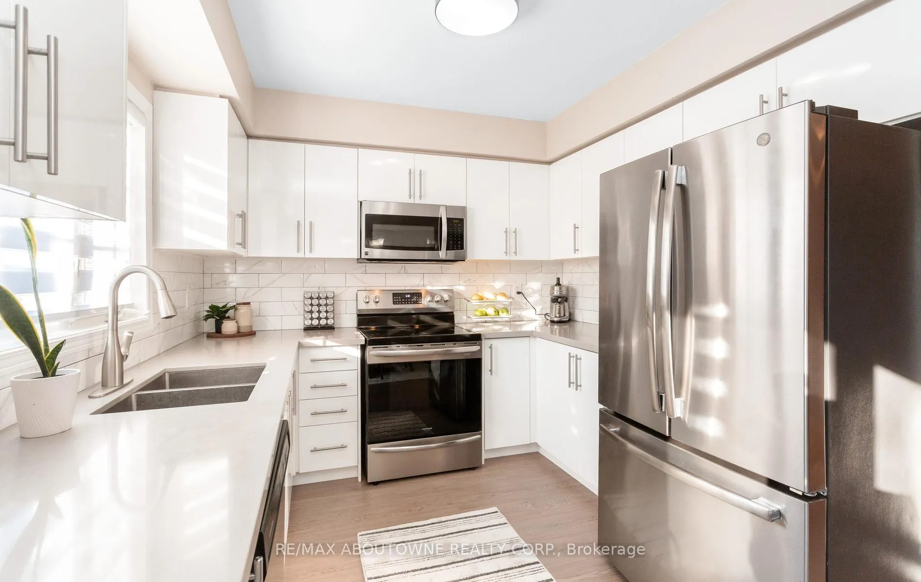 Photo 13 of 1363 Brookstar Drive, Oakville, West Oak Trails — HOMEH