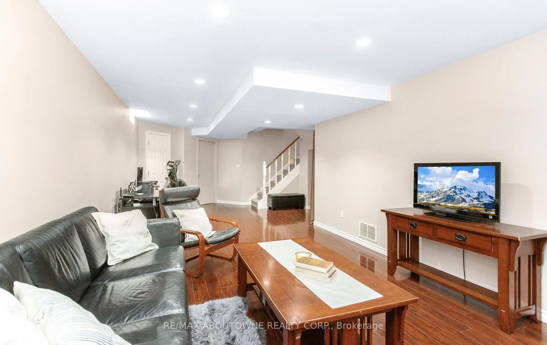 Photo 32 of 1363 Brookstar Drive, Oakville, West Oak Trails — HOMEH