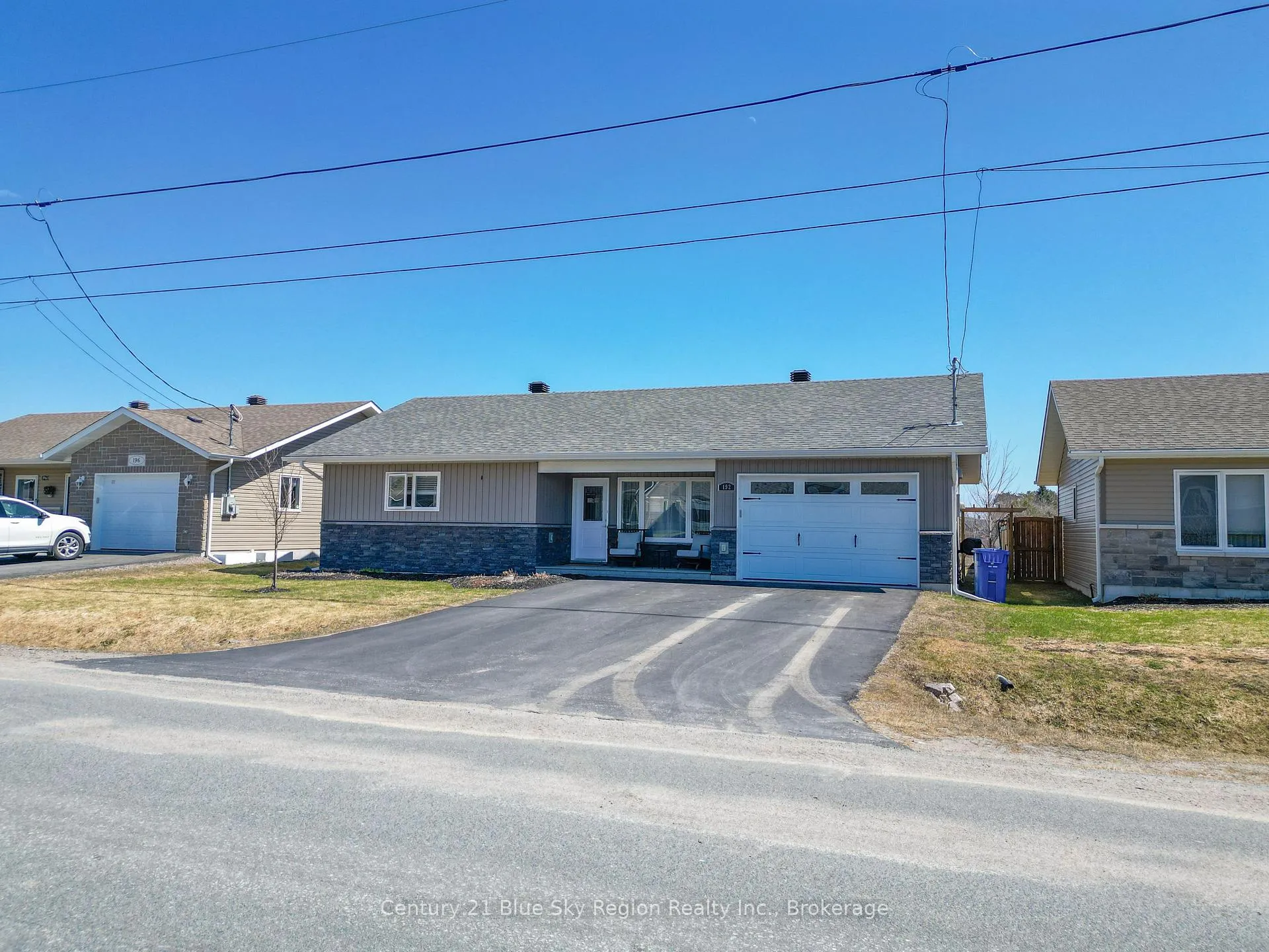 Photo 2 of 192 Dovercourt Road, West Nipissing, Sturgeon Falls — HOMEH