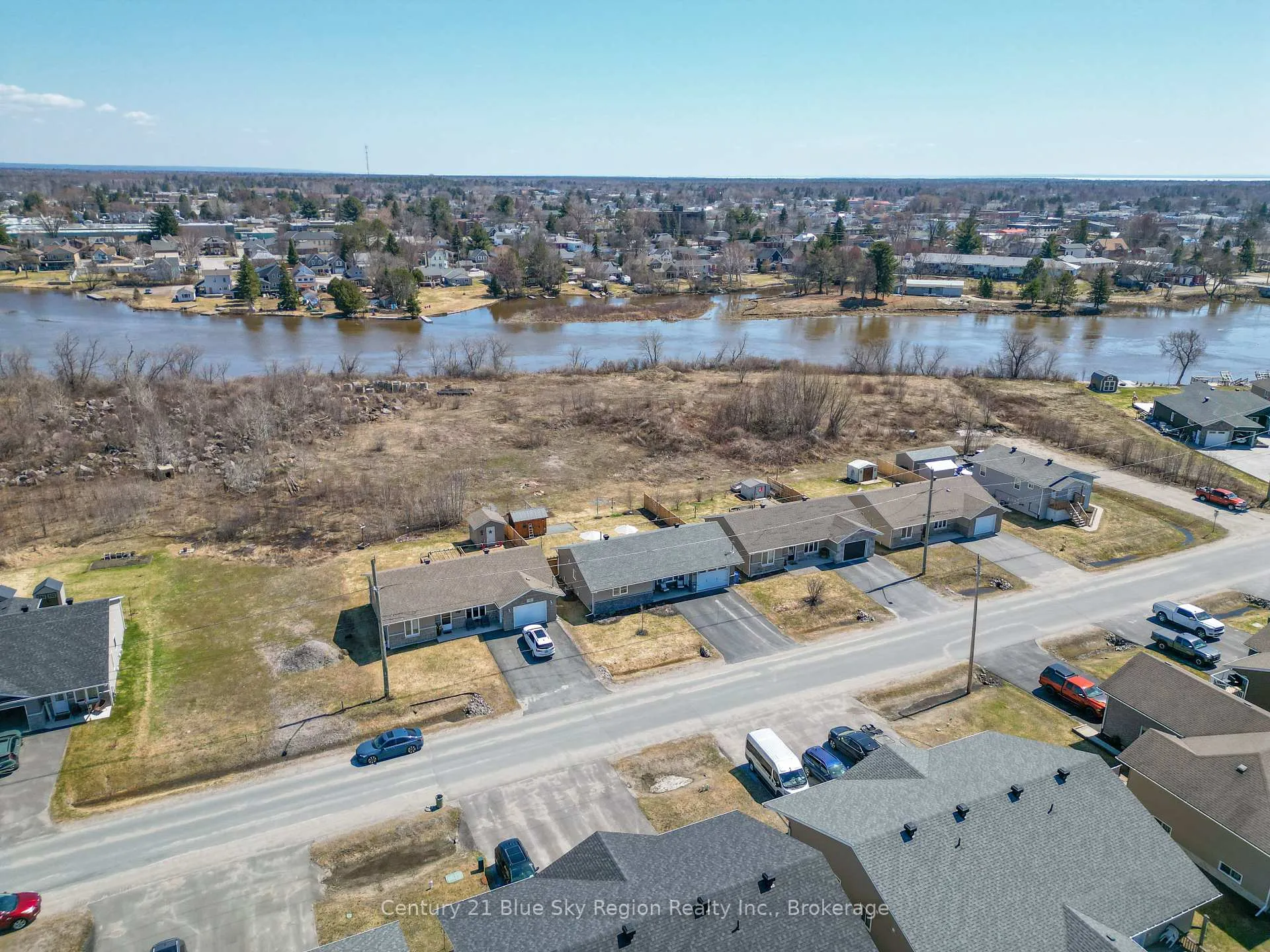 Photo 44 of 192 Dovercourt Road, West Nipissing, Sturgeon Falls — HOMEH