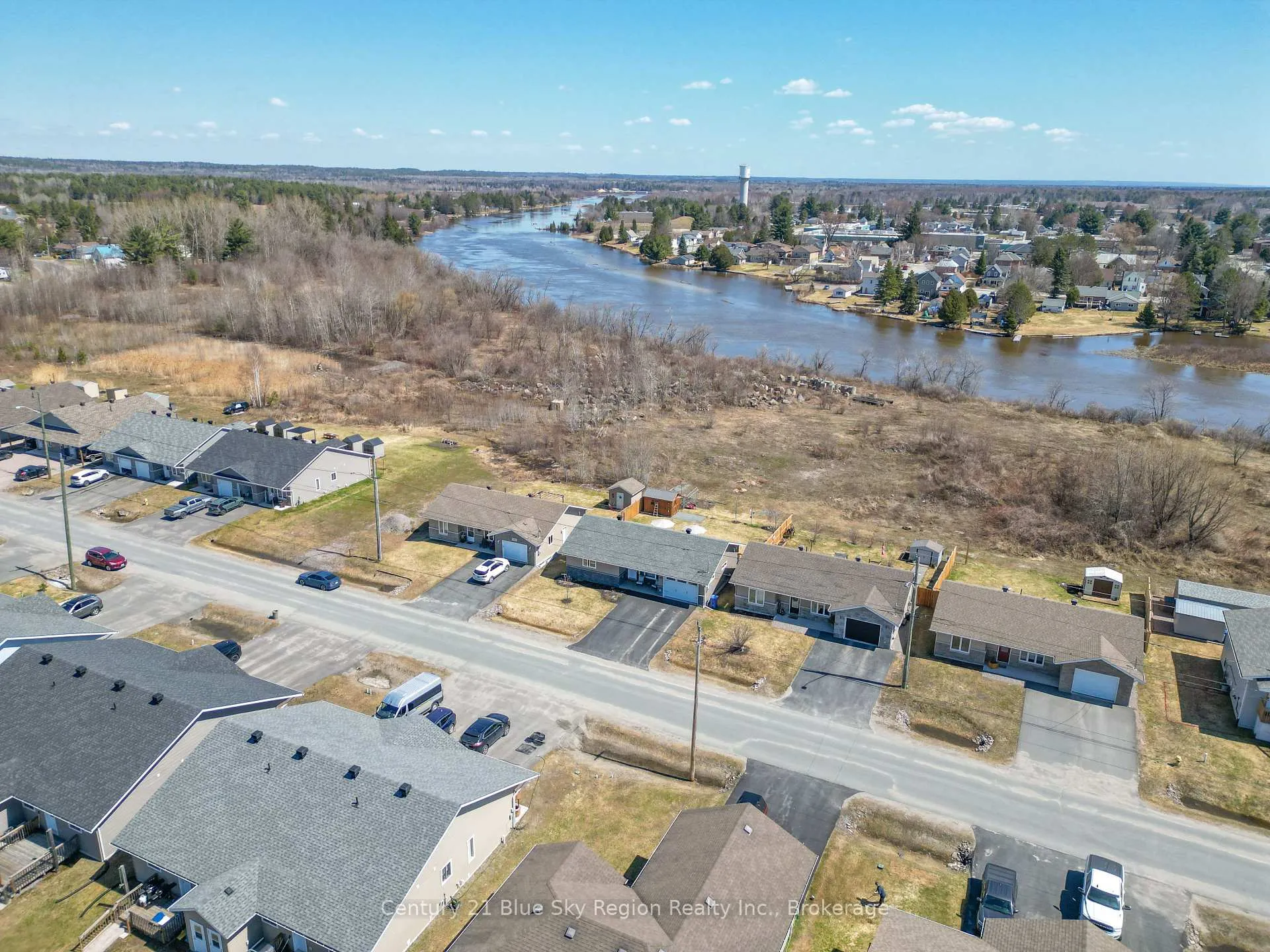Photo 45 of 192 Dovercourt Road, West Nipissing, Sturgeon Falls — HOMEH