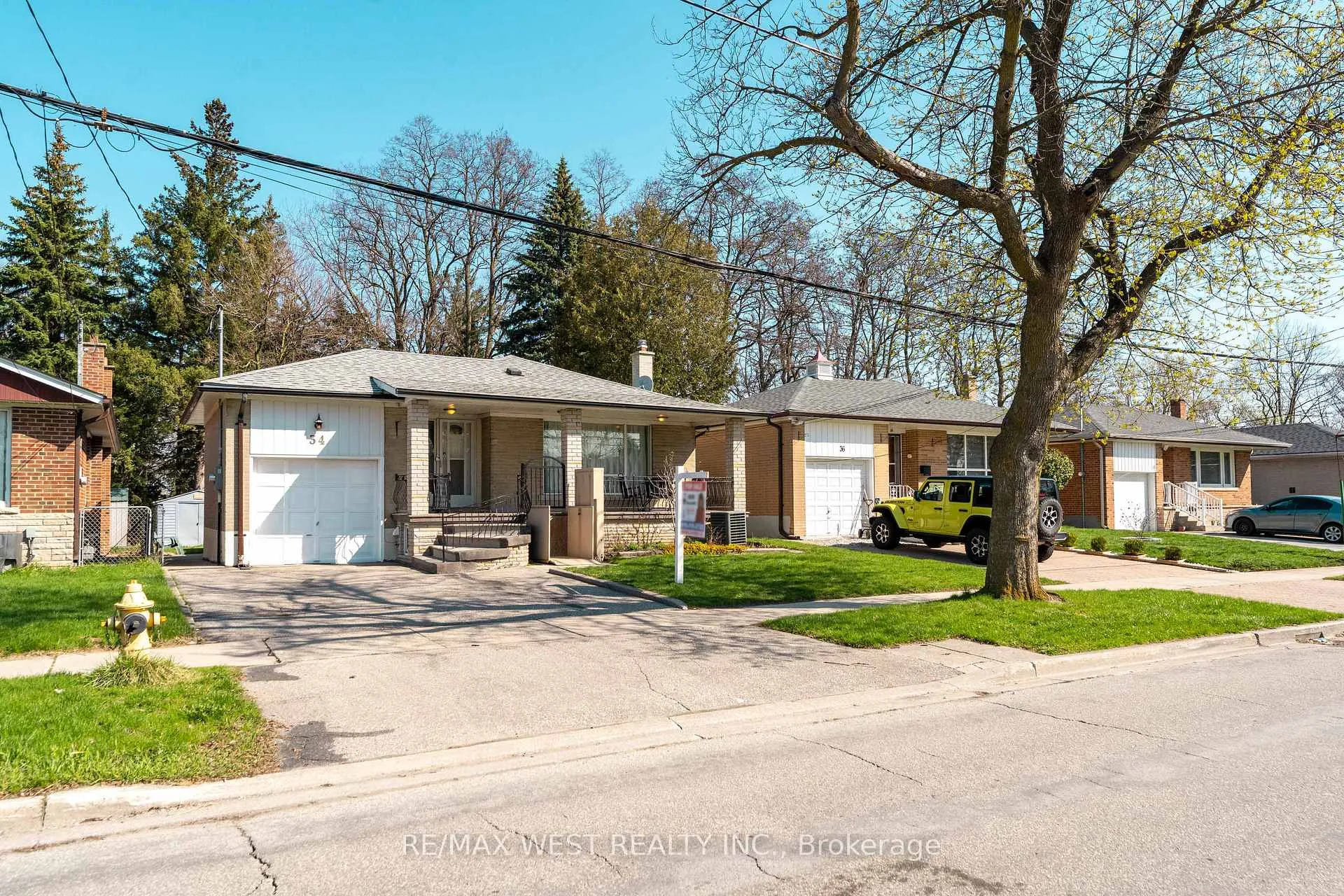 Photo 2 of 34 Barkwin Drive, Etobicoke, Thistletown-Beaumonde Heights — HOMEH