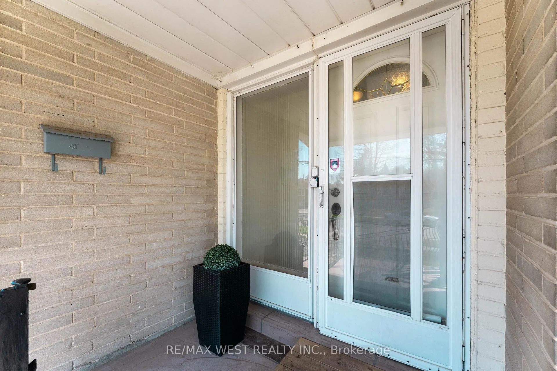 Photo 4 of 34 Barkwin Drive, Etobicoke, Thistletown-Beaumonde Heights — HOMEH