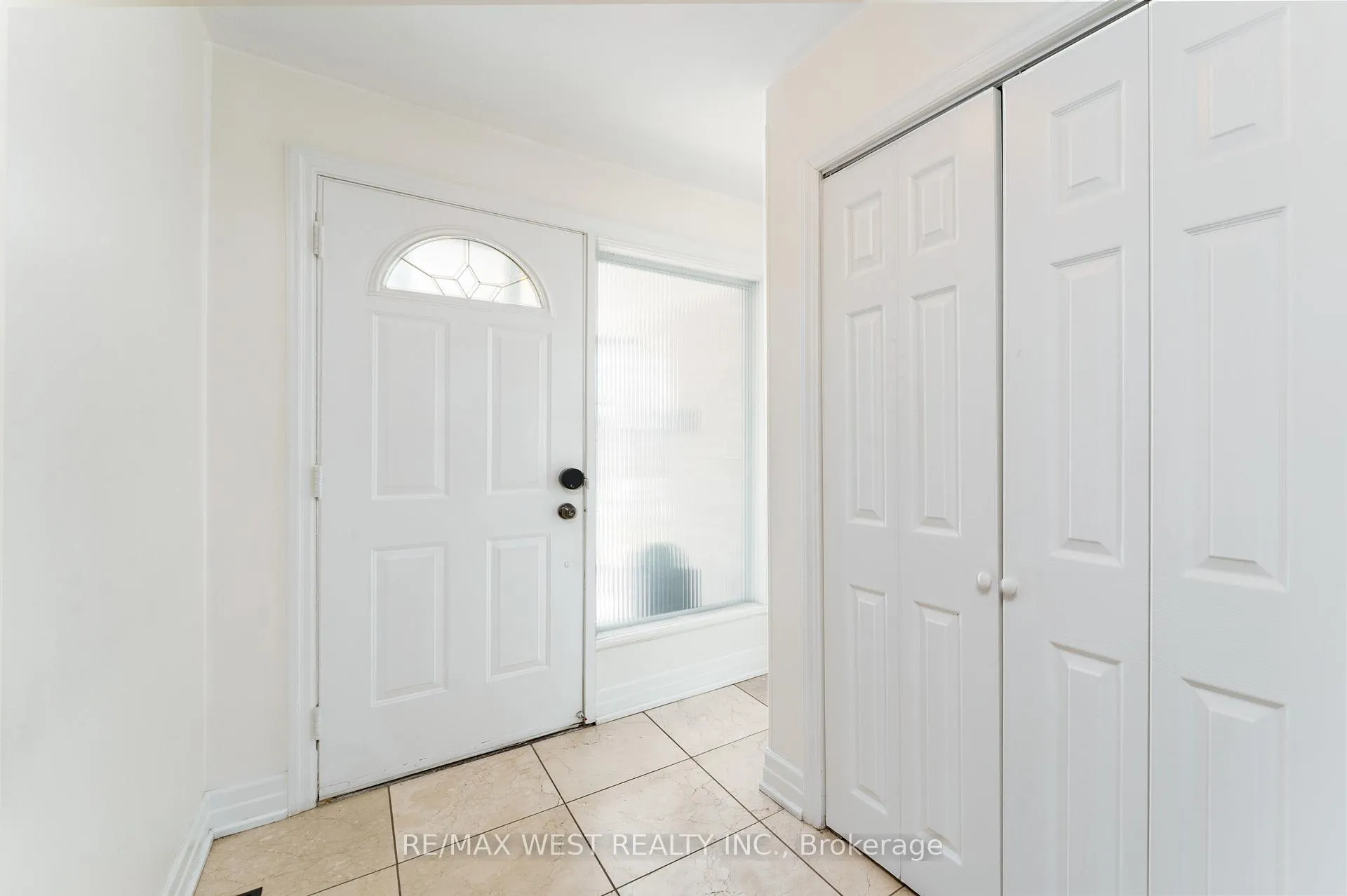 Photo 5 of 34 Barkwin Drive, Etobicoke, Thistletown-Beaumonde Heights — HOMEH