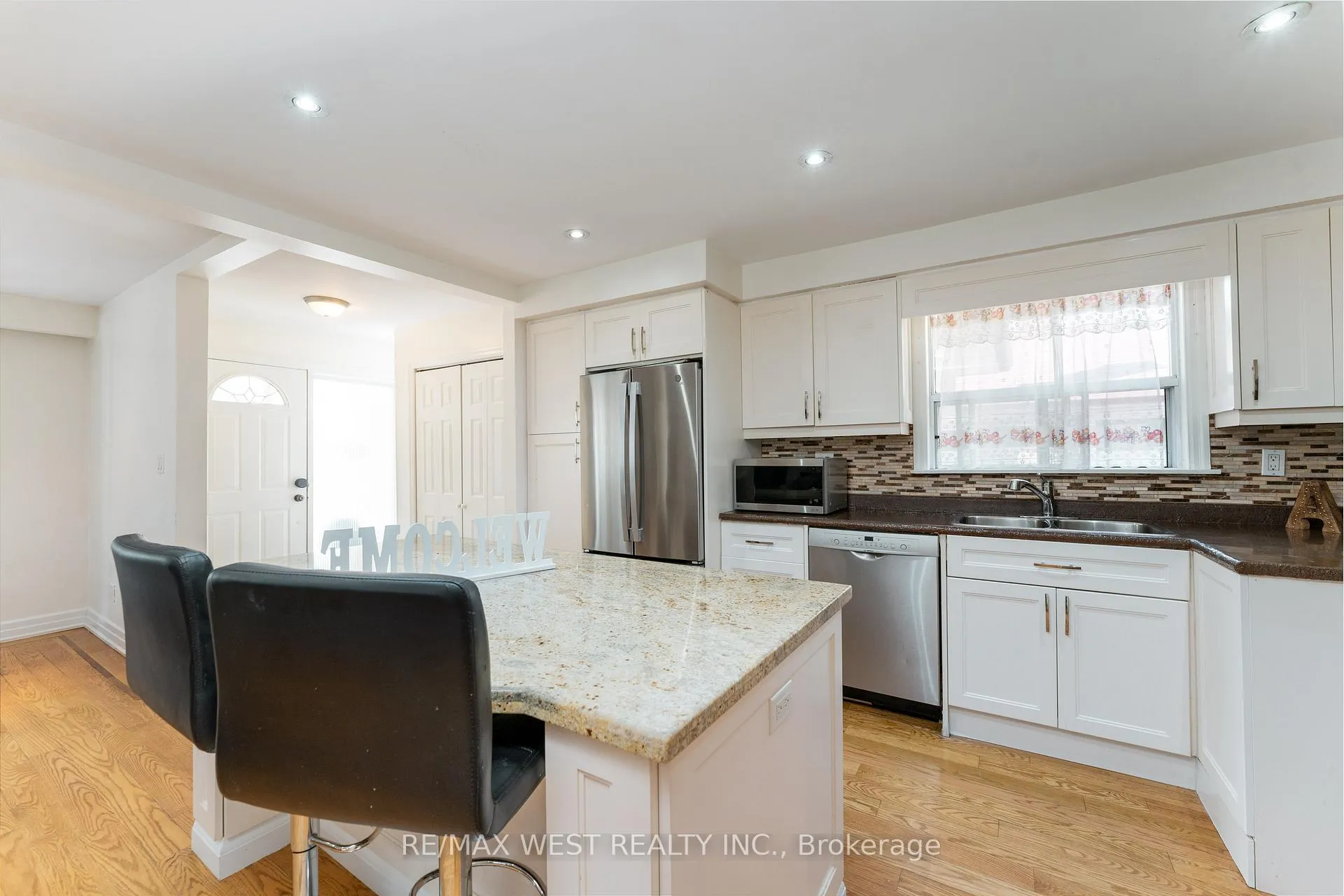 Photo 8 of 34 Barkwin Drive, Etobicoke, Thistletown-Beaumonde Heights — HOMEH