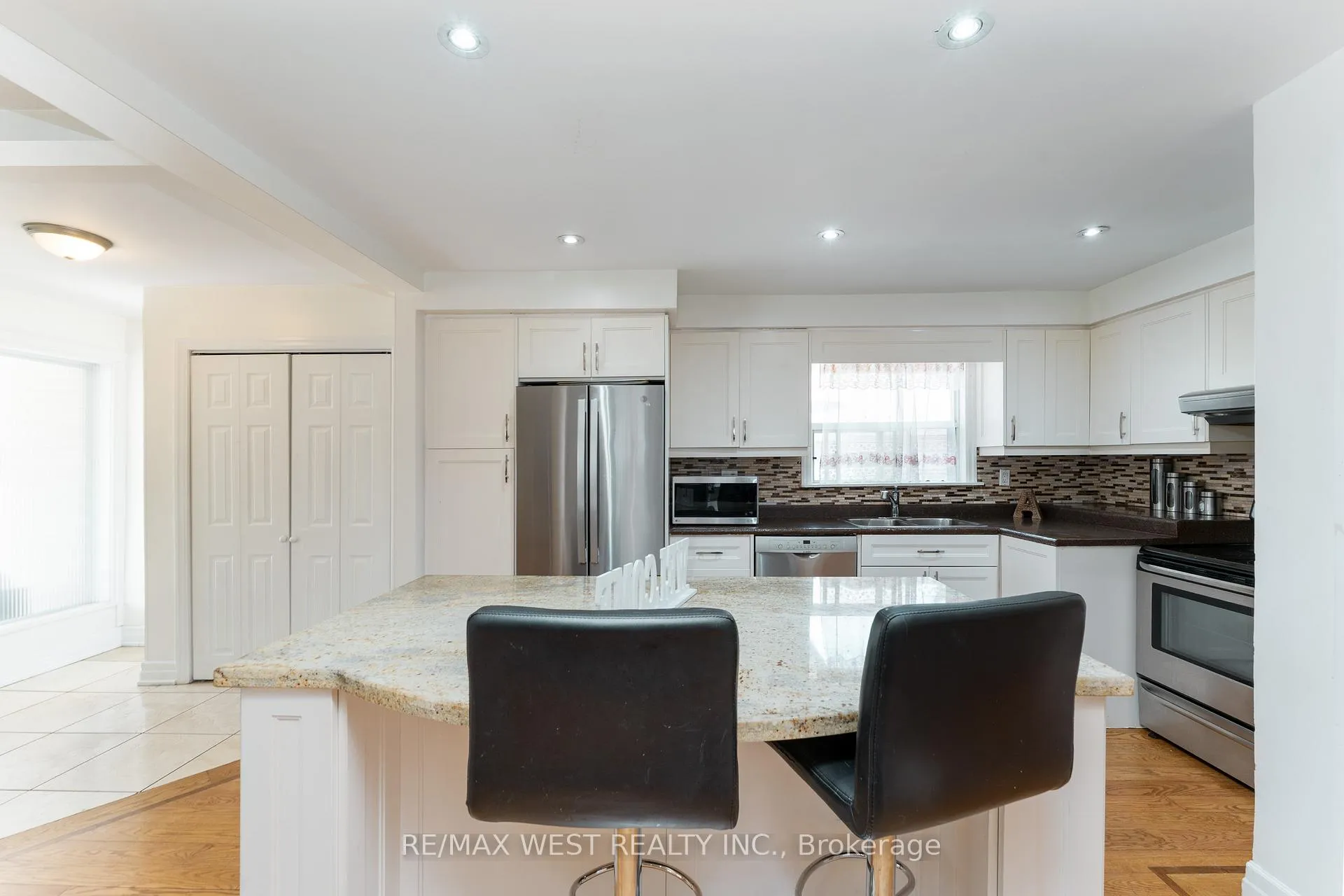 Photo 9 of 34 Barkwin Drive, Etobicoke, Thistletown-Beaumonde Heights — HOMEH