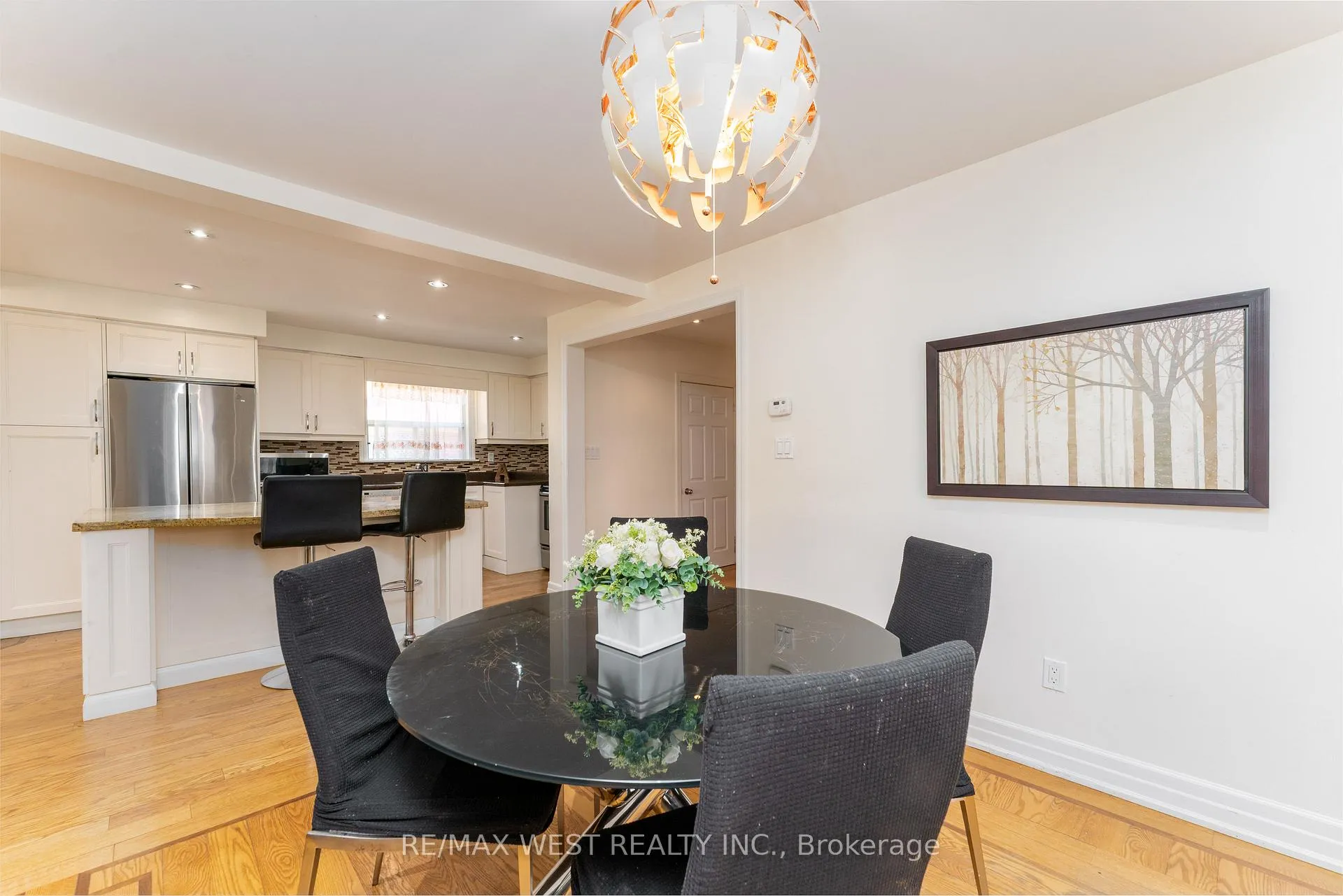 Photo 12 of 34 Barkwin Drive, Etobicoke, Thistletown-Beaumonde Heights — HOMEH