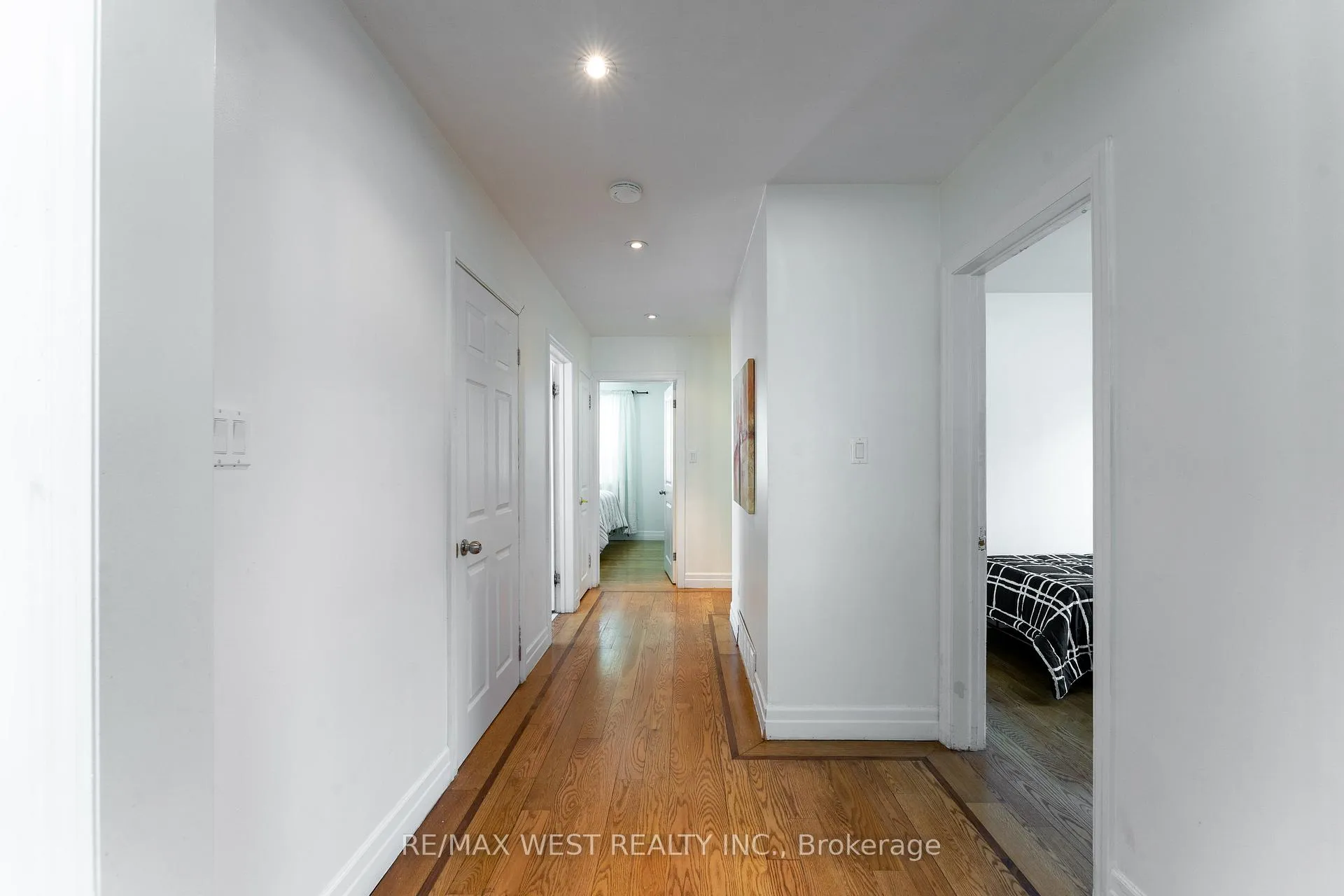 Photo 13 of 34 Barkwin Drive, Etobicoke, Thistletown-Beaumonde Heights — HOMEH