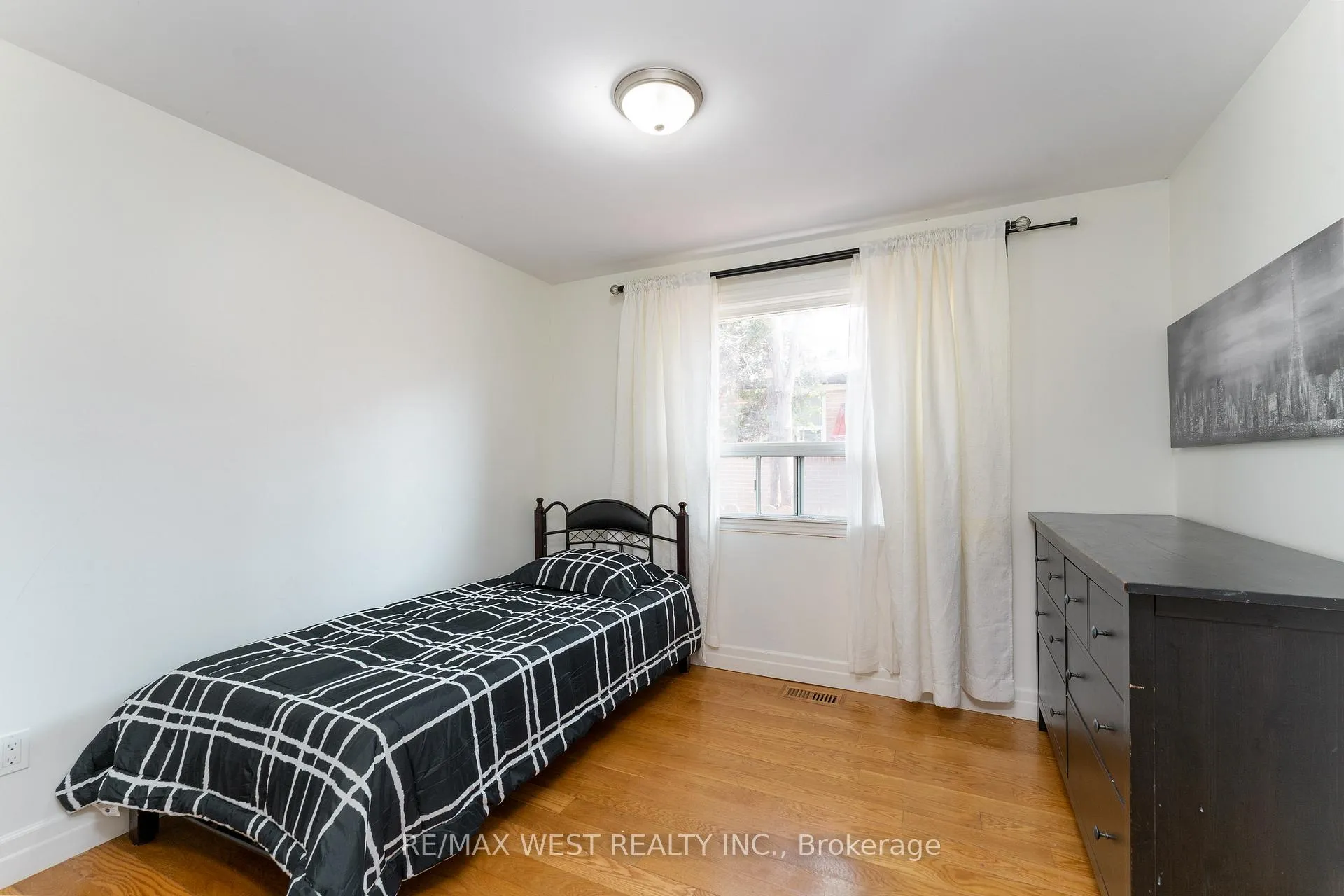 Photo 14 of 34 Barkwin Drive, Etobicoke, Thistletown-Beaumonde Heights — HOMEH
