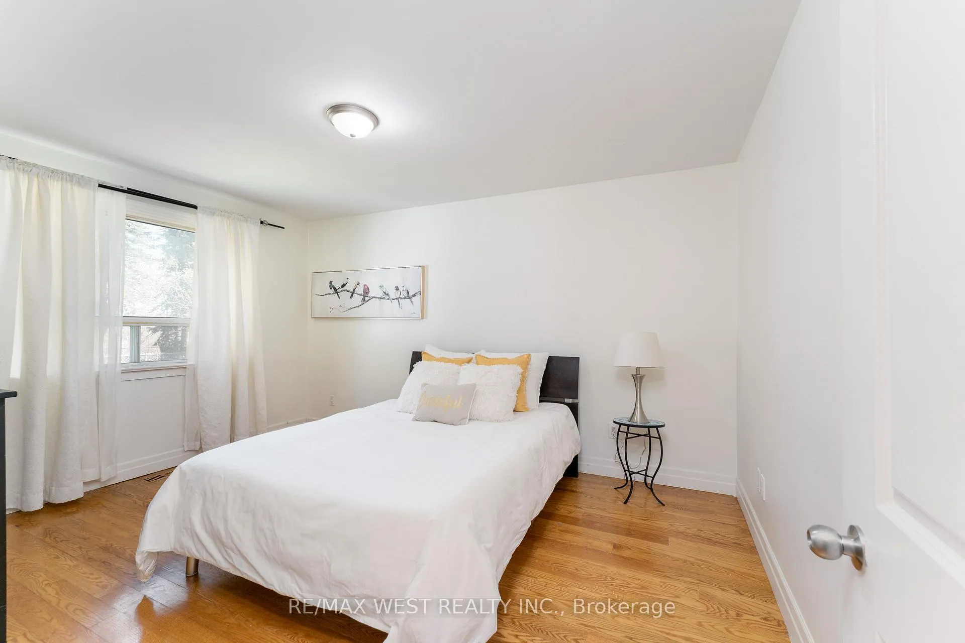 Photo 17 of 34 Barkwin Drive, Etobicoke, Thistletown-Beaumonde Heights — HOMEH