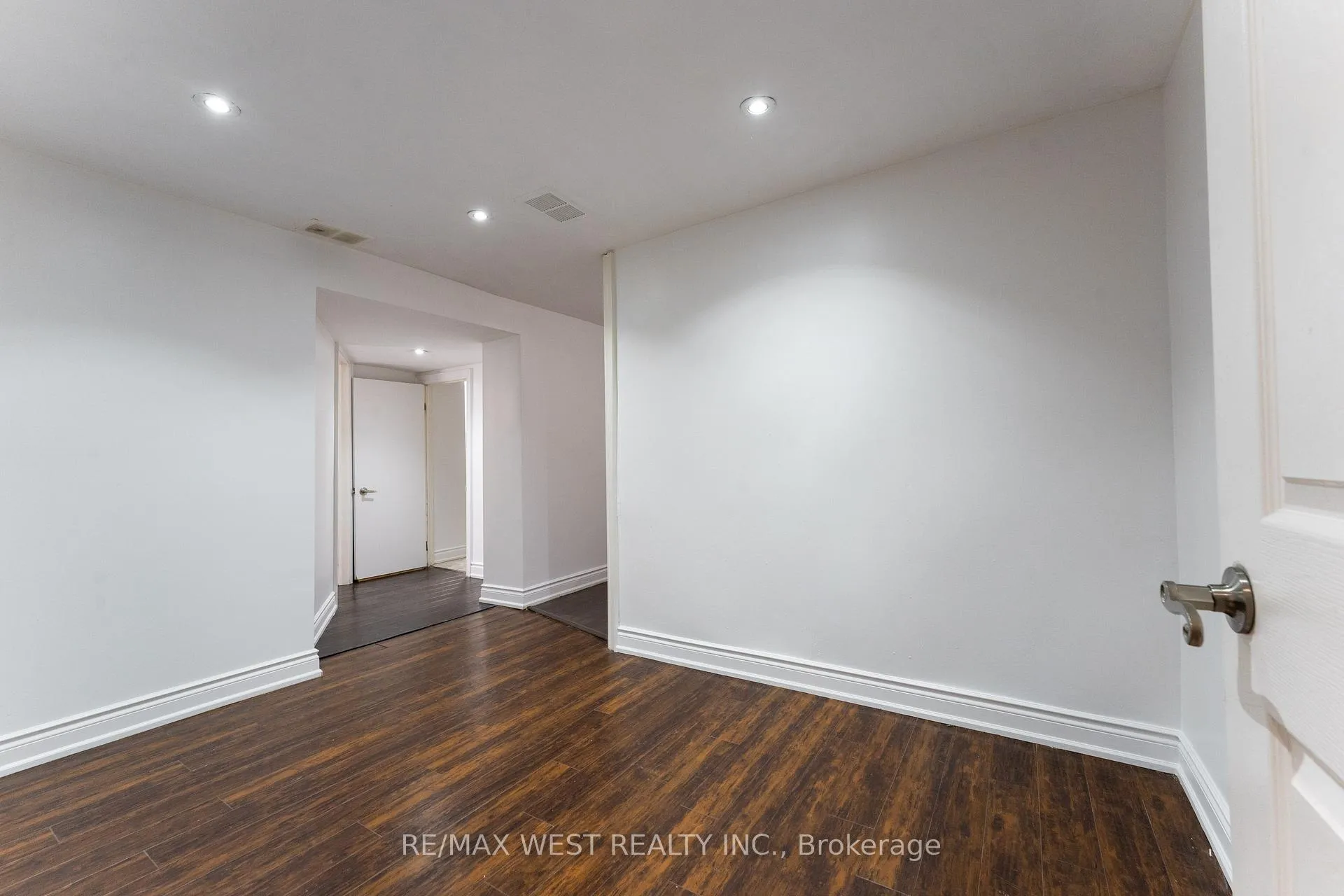 Photo 20 of 34 Barkwin Drive, Etobicoke, Thistletown-Beaumonde Heights — HOMEH