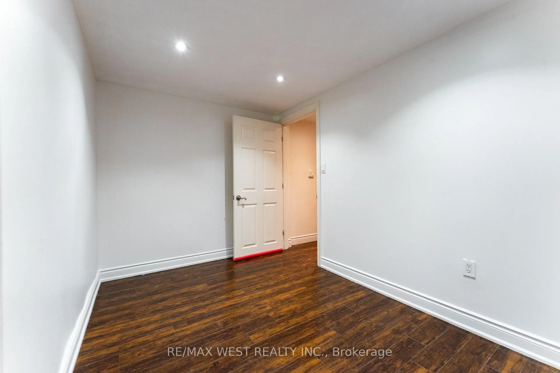 Photo 21 of 34 Barkwin Drive, Etobicoke, Thistletown-Beaumonde Heights — HOMEH