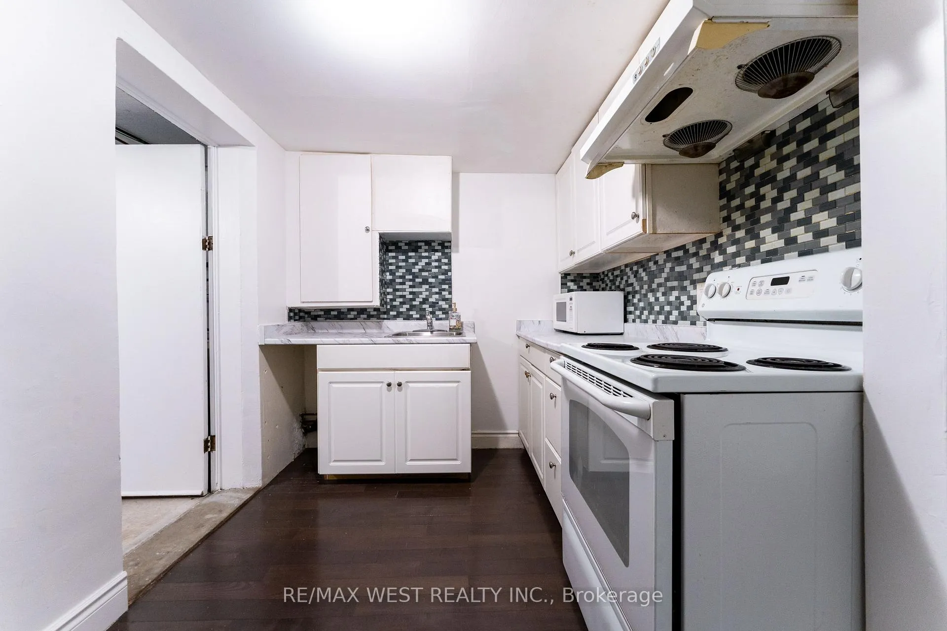 Photo 22 of 34 Barkwin Drive, Etobicoke, Thistletown-Beaumonde Heights — HOMEH