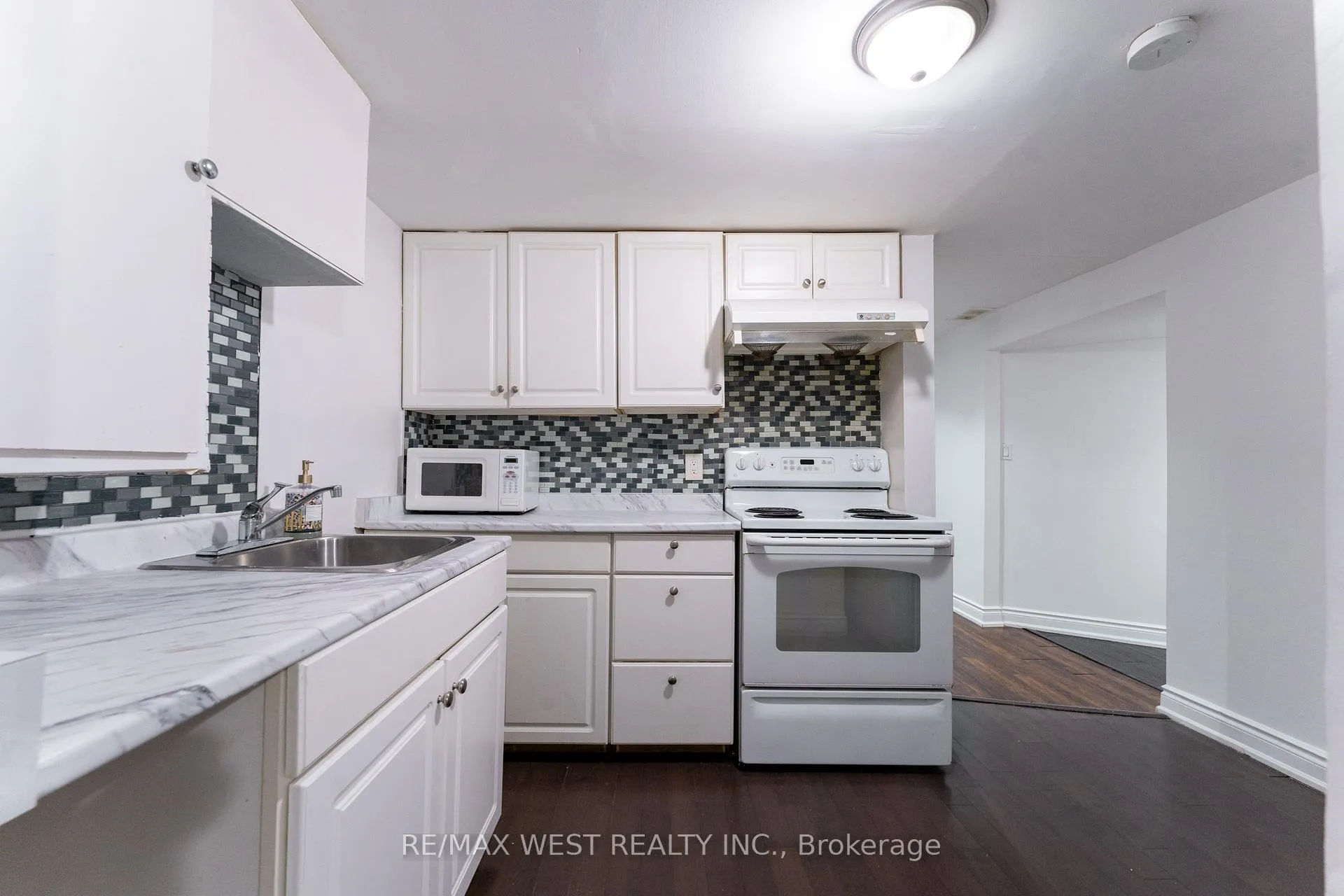 Photo 23 of 34 Barkwin Drive, Etobicoke, Thistletown-Beaumonde Heights — HOMEH