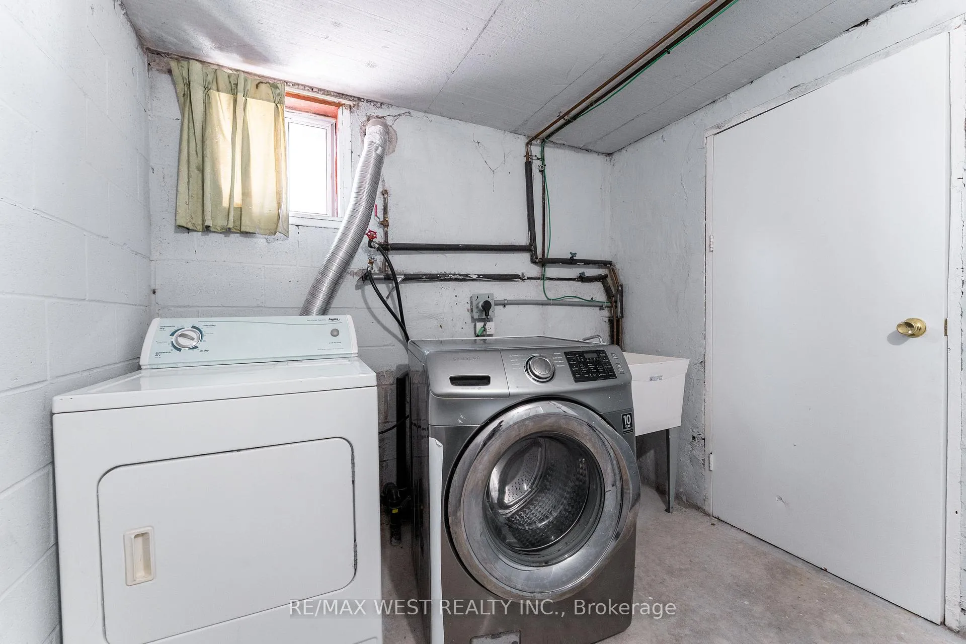 Photo 24 of 34 Barkwin Drive, Etobicoke, Thistletown-Beaumonde Heights — HOMEH