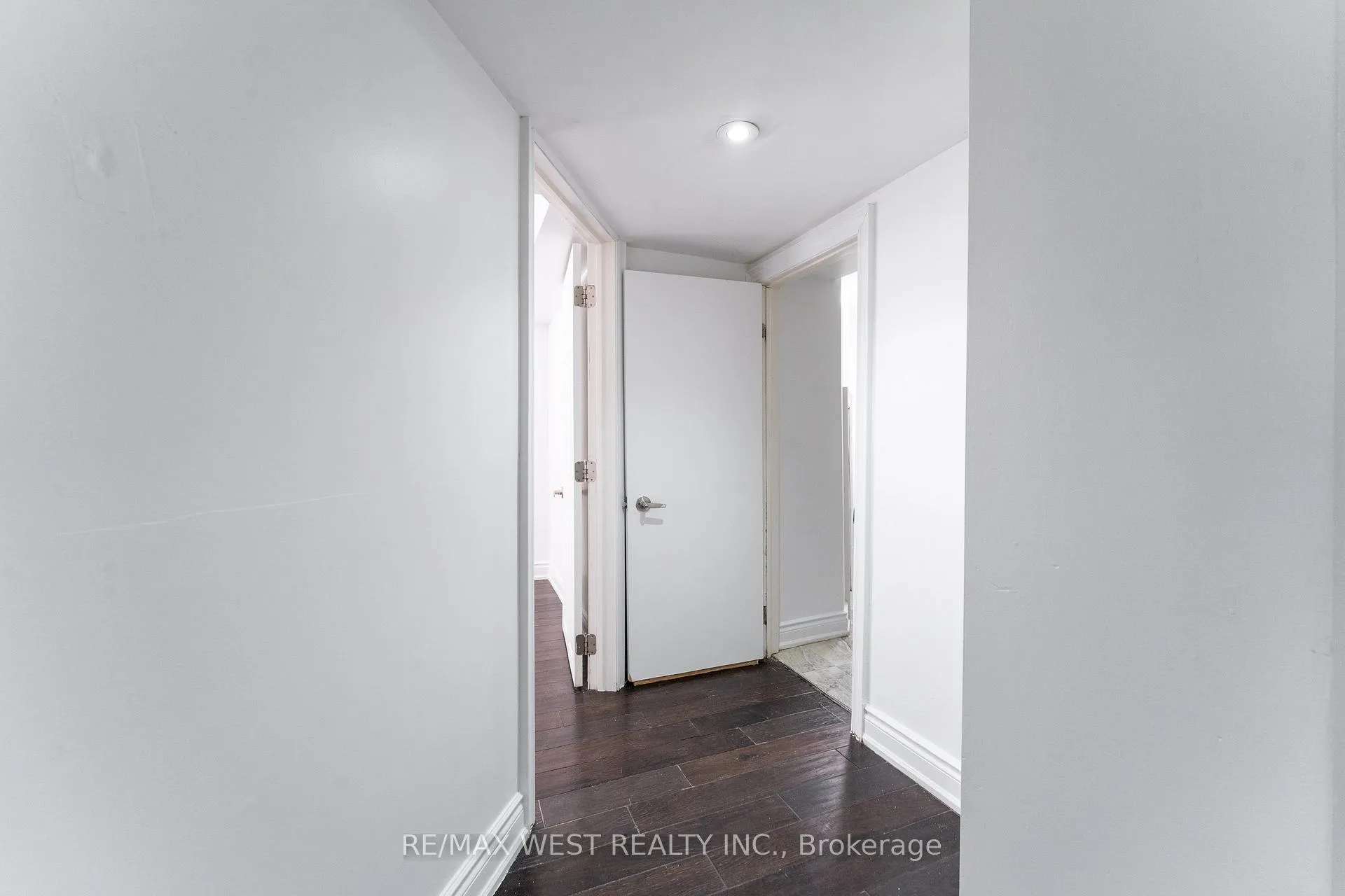 Photo 25 of 34 Barkwin Drive, Etobicoke, Thistletown-Beaumonde Heights — HOMEH