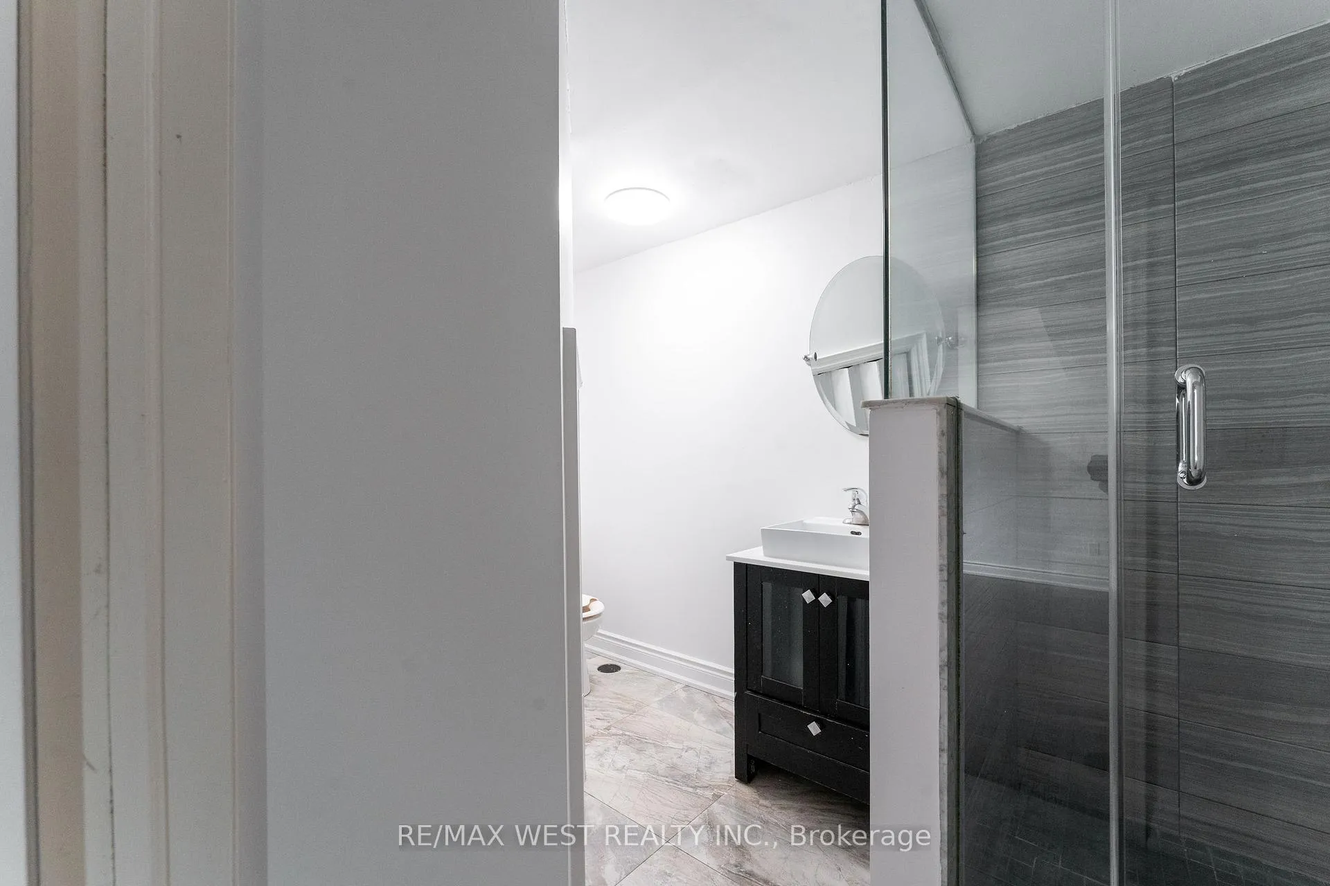Photo 26 of 34 Barkwin Drive, Etobicoke, Thistletown-Beaumonde Heights — HOMEH