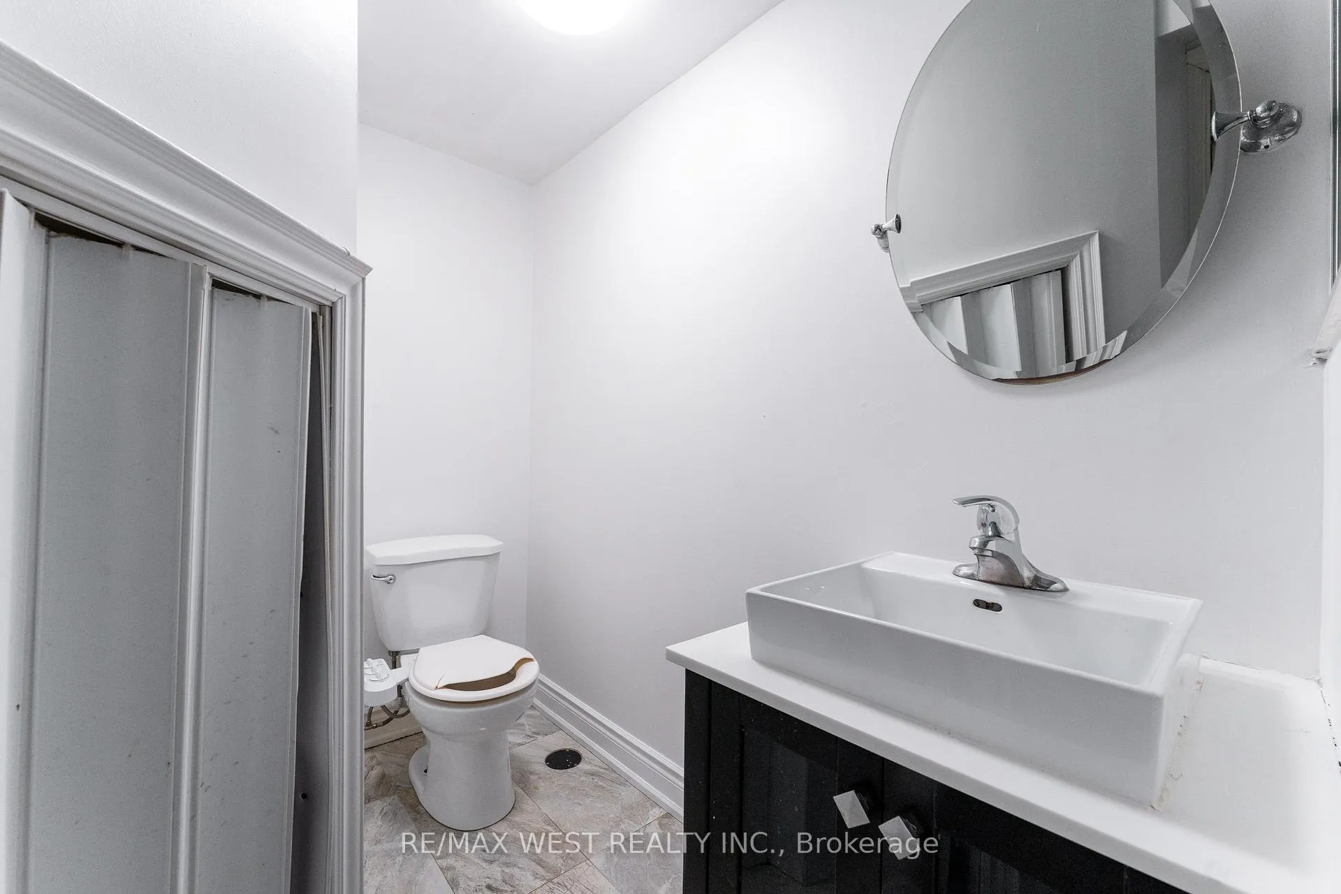 Photo 27 of 34 Barkwin Drive, Etobicoke, Thistletown-Beaumonde Heights — HOMEH