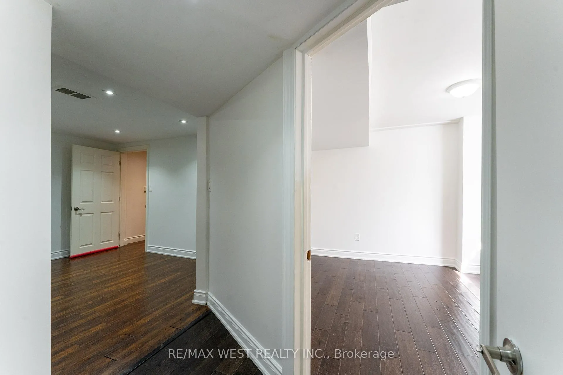 Photo 28 of 34 Barkwin Drive, Etobicoke, Thistletown-Beaumonde Heights — HOMEH