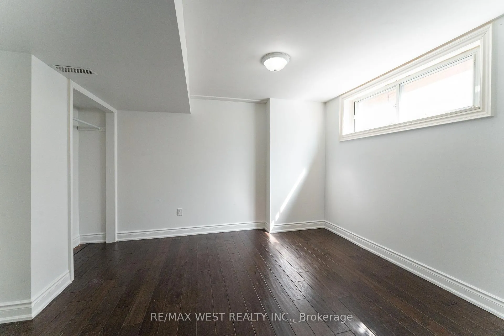 Photo 29 of 34 Barkwin Drive, Etobicoke, Thistletown-Beaumonde Heights — HOMEH