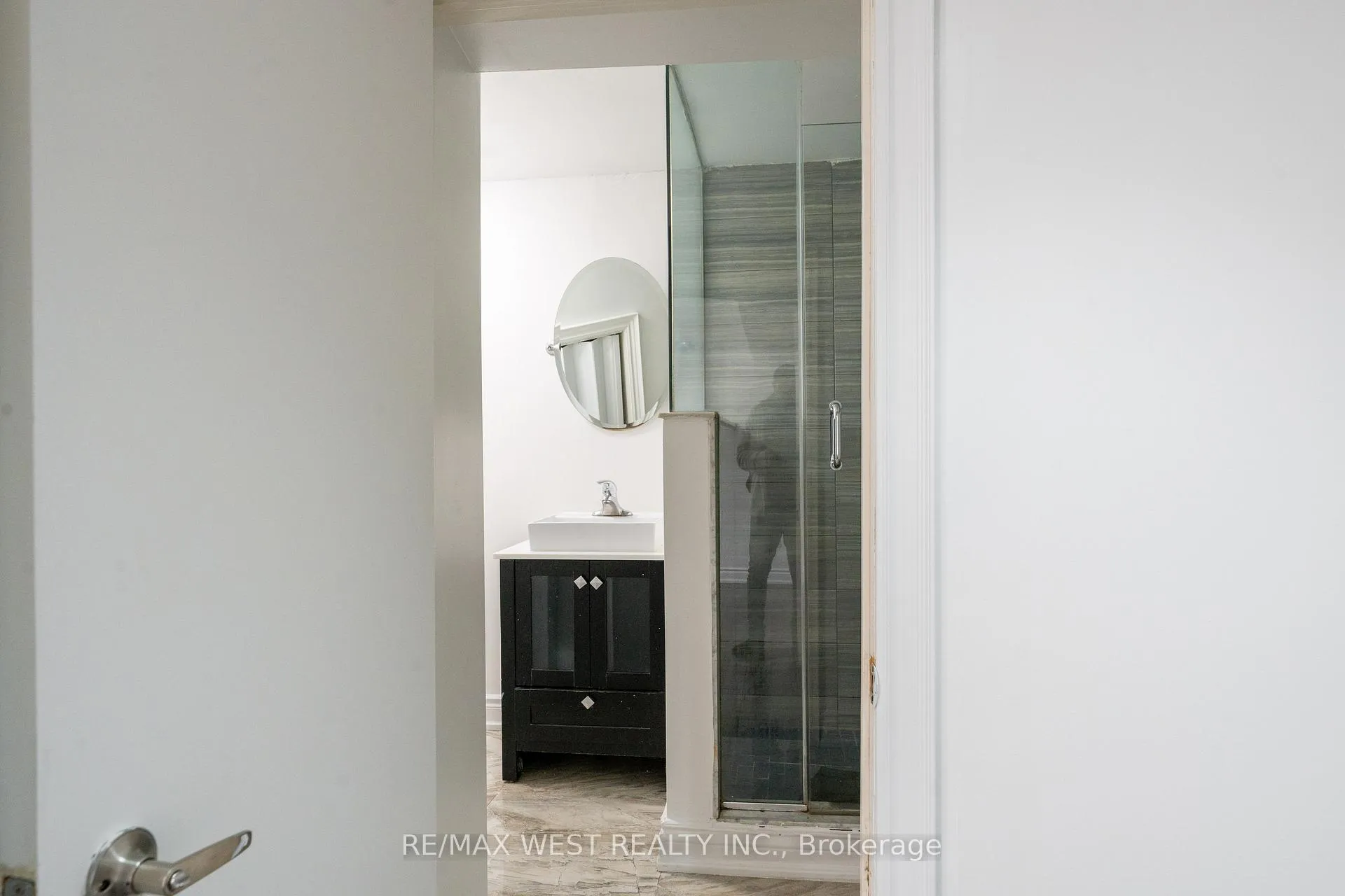 Photo 31 of 34 Barkwin Drive, Etobicoke, Thistletown-Beaumonde Heights — HOMEH