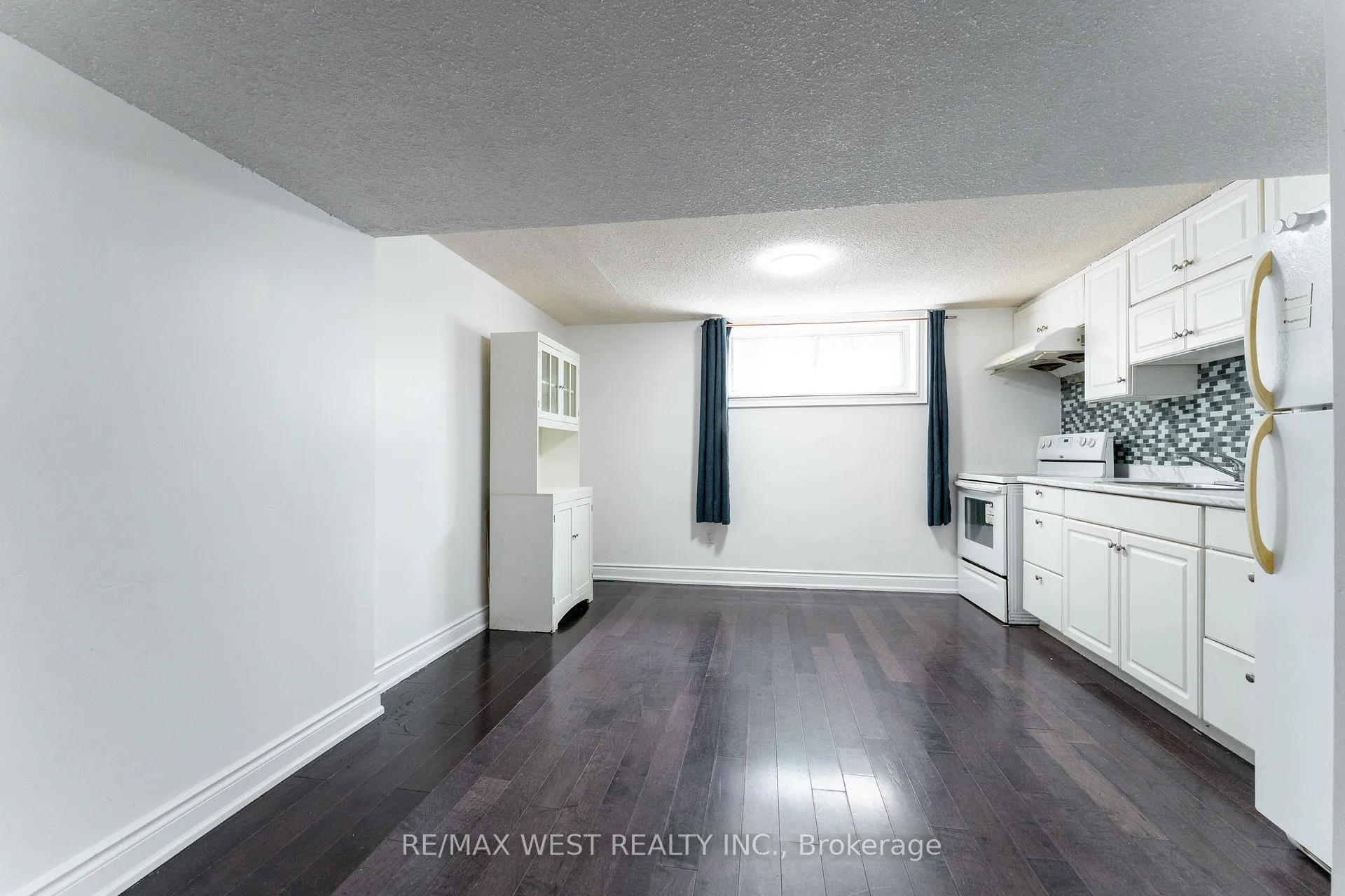Photo 36 of 34 Barkwin Drive, Etobicoke, Thistletown-Beaumonde Heights — HOMEH