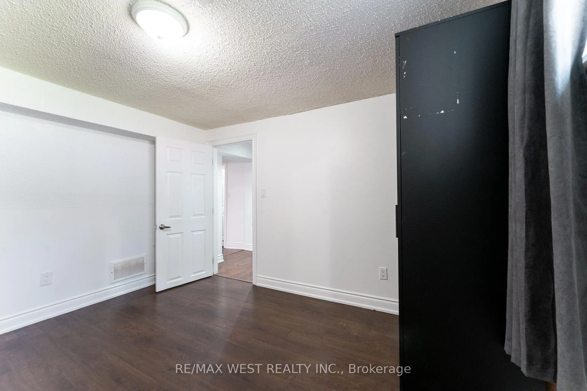Photo 41 of 34 Barkwin Drive, Etobicoke, Thistletown-Beaumonde Heights — HOMEH