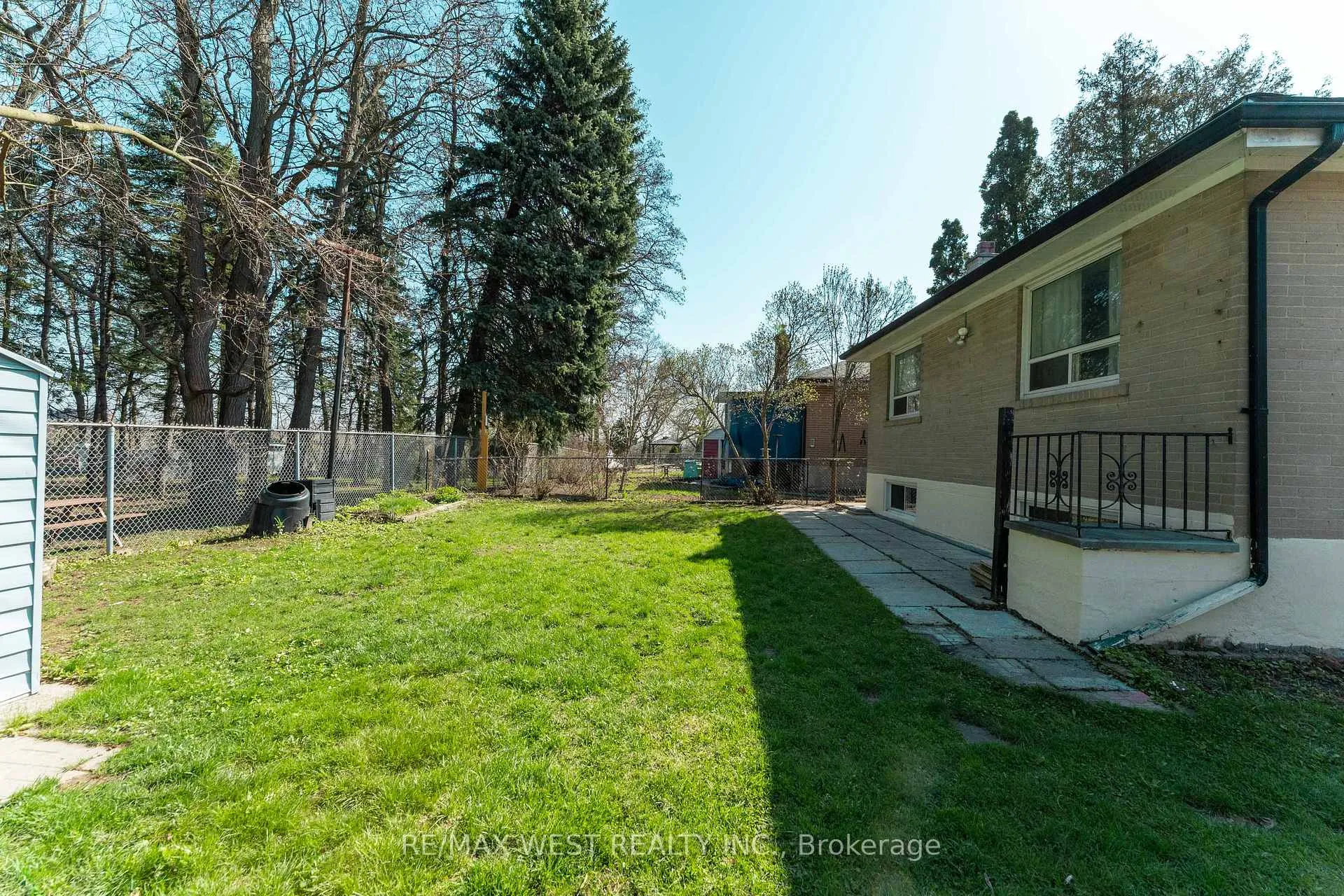 Photo 46 of 34 Barkwin Drive, Etobicoke, Thistletown-Beaumonde Heights — HOMEH