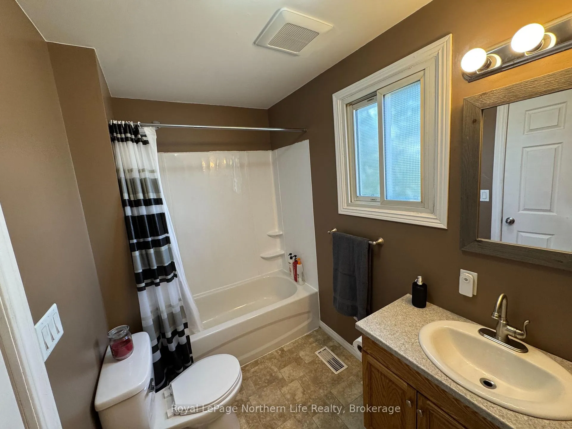 Photo 11 of 285 Seventh Street, Mattawa — HOMEH