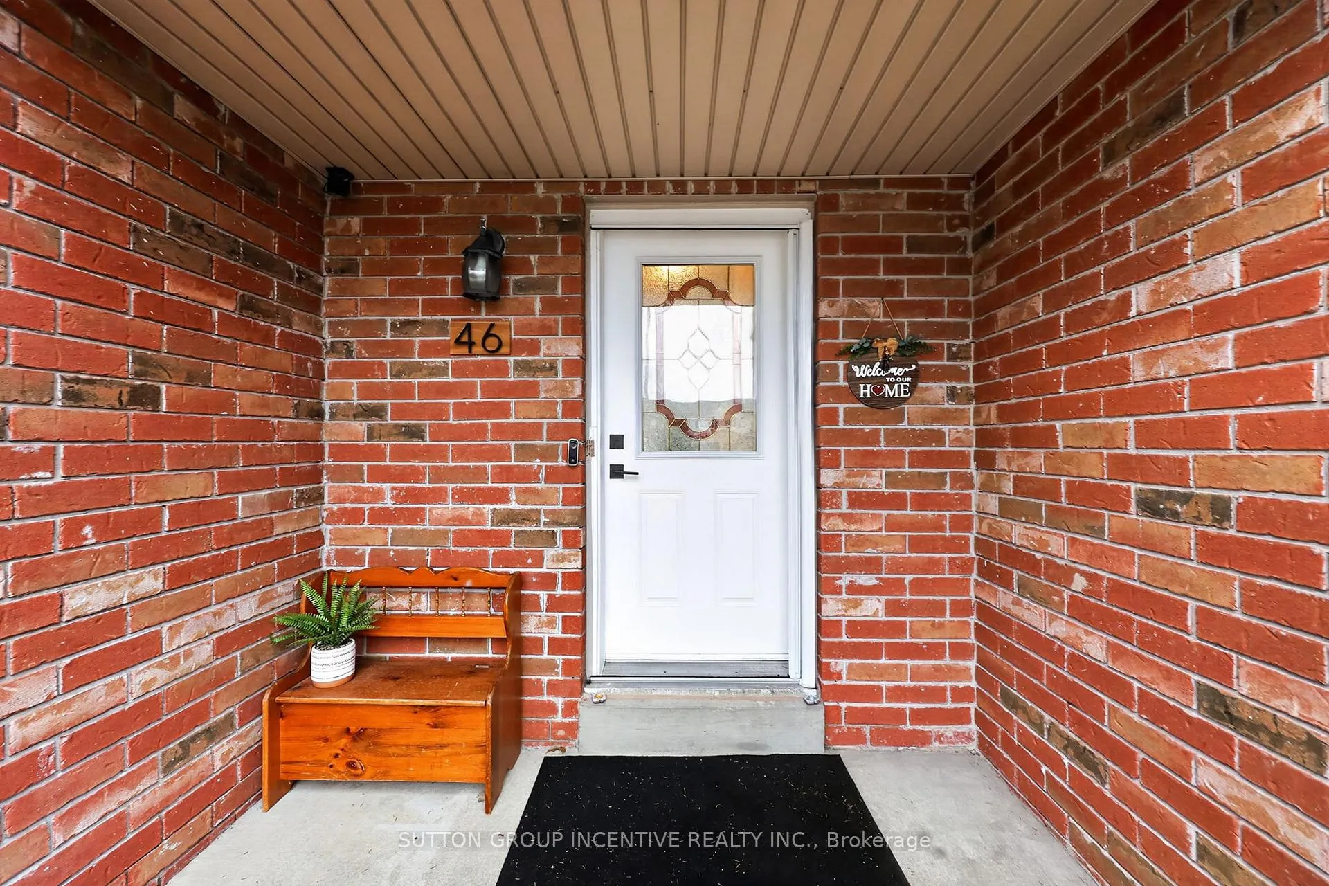 Photo 2 of 46 Bates Court, Barrie, Painswick North — HOMEH