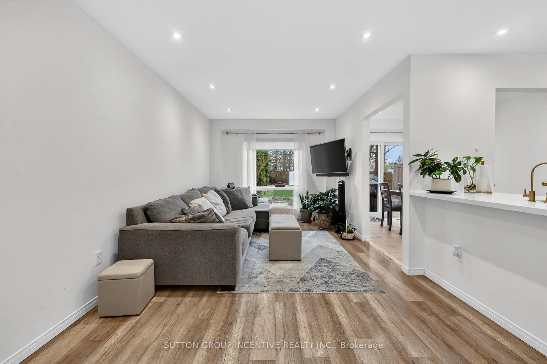 Photo 5 of 46 Bates Court, Barrie, Painswick North — HOMEH