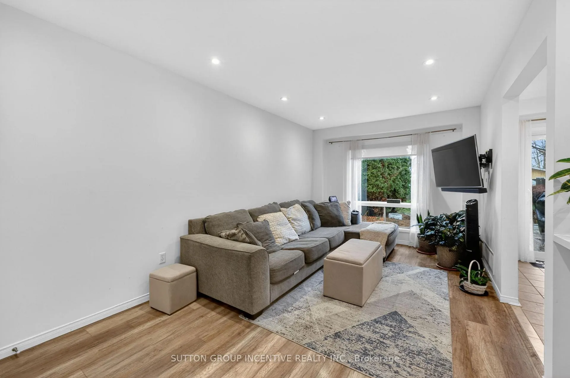Photo 6 of 46 Bates Court, Barrie, Painswick North — HOMEH