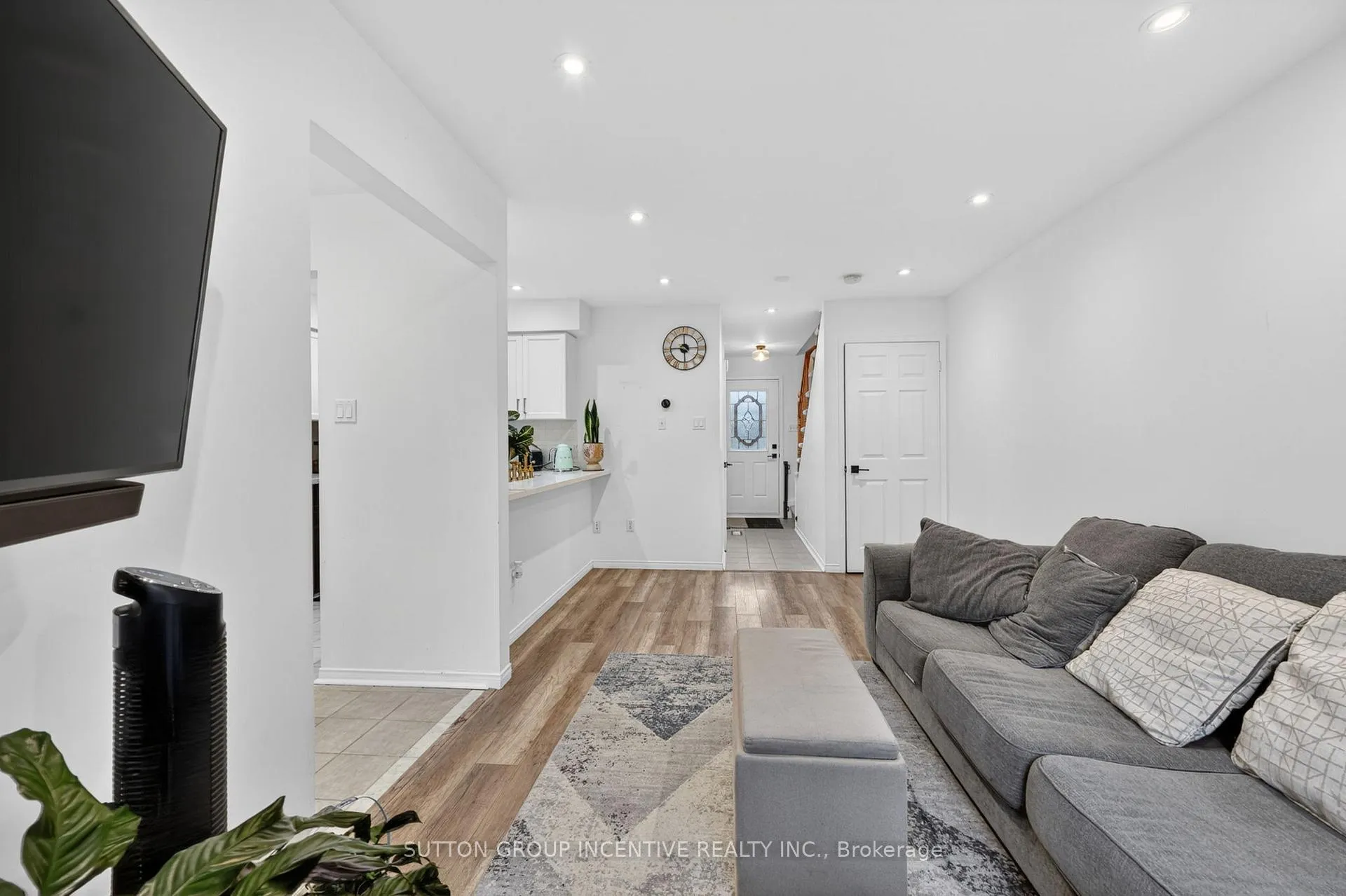 Photo 7 of 46 Bates Court, Barrie, Painswick North — HOMEH