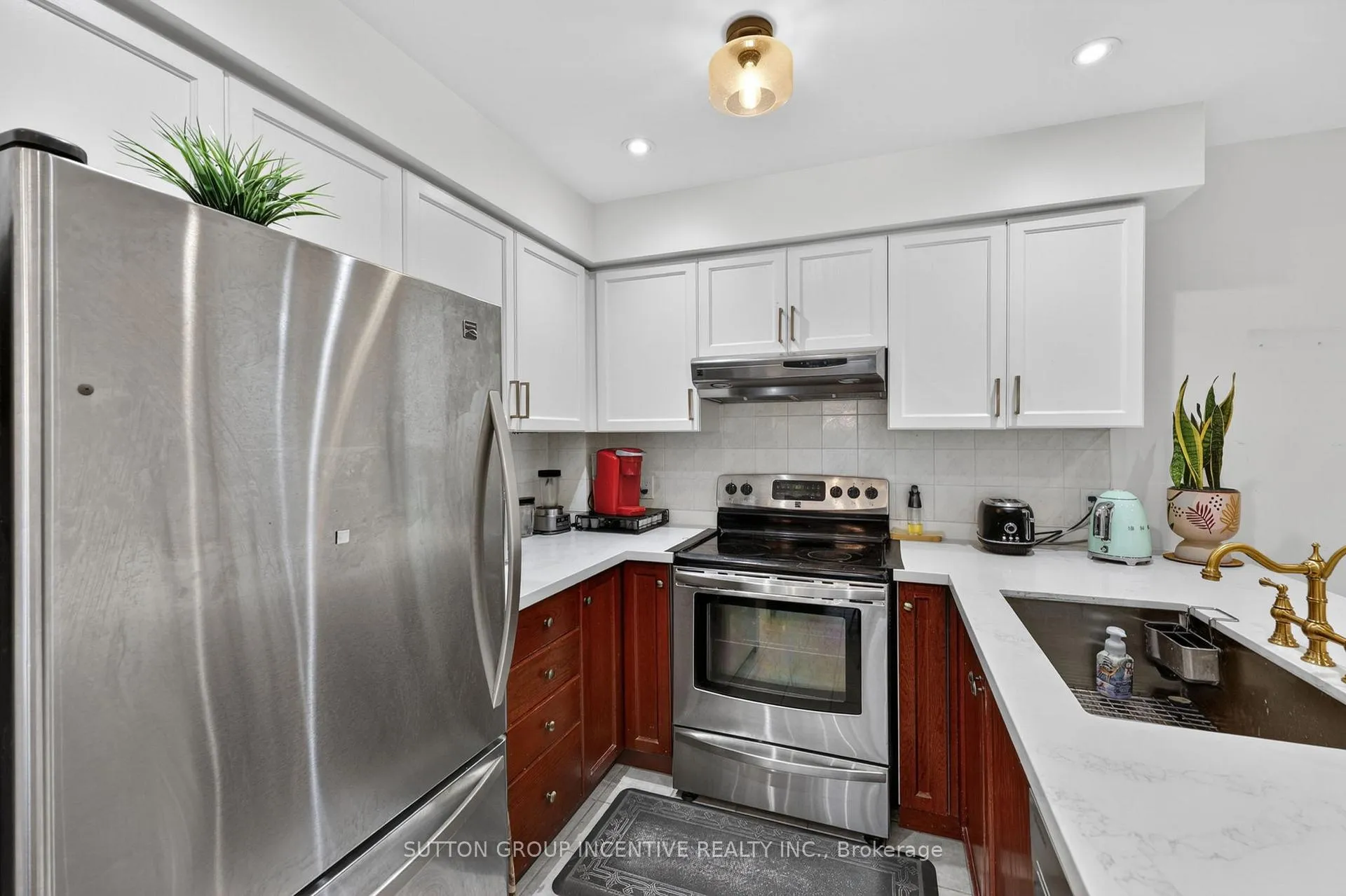 Photo 9 of 46 Bates Court, Barrie, Painswick North — HOMEH