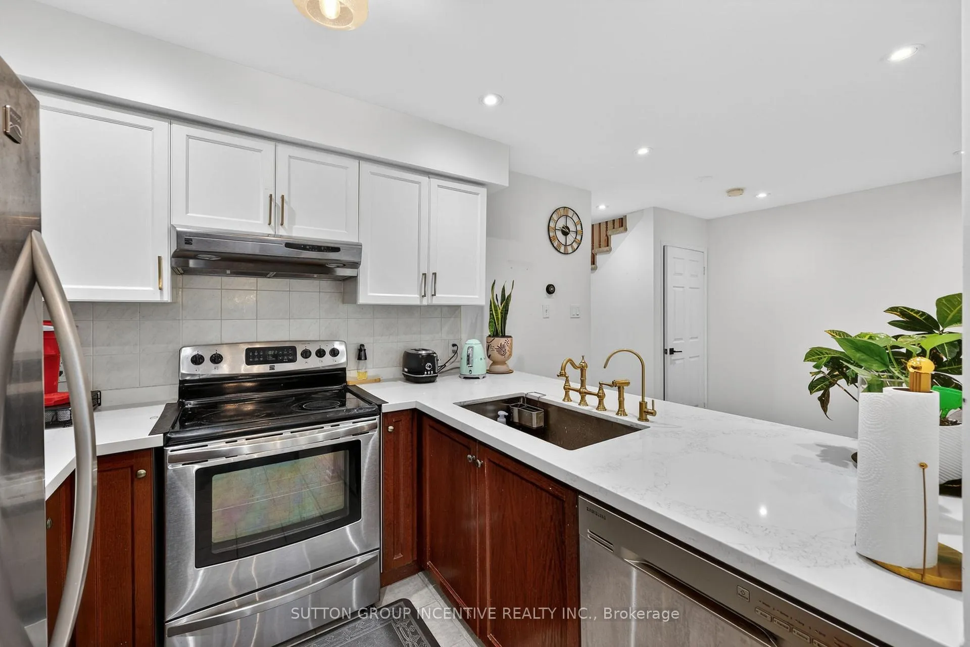 Photo 10 of 46 Bates Court, Barrie, Painswick North — HOMEH