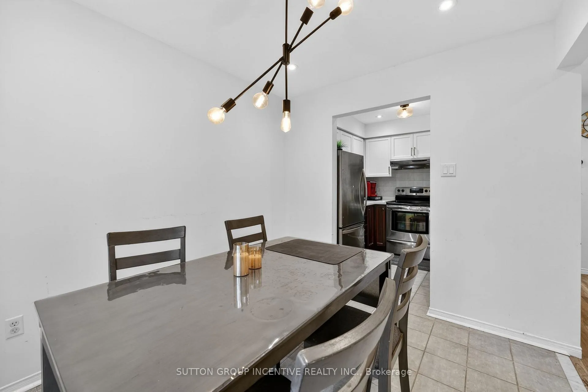 Photo 12 of 46 Bates Court, Barrie, Painswick North — HOMEH