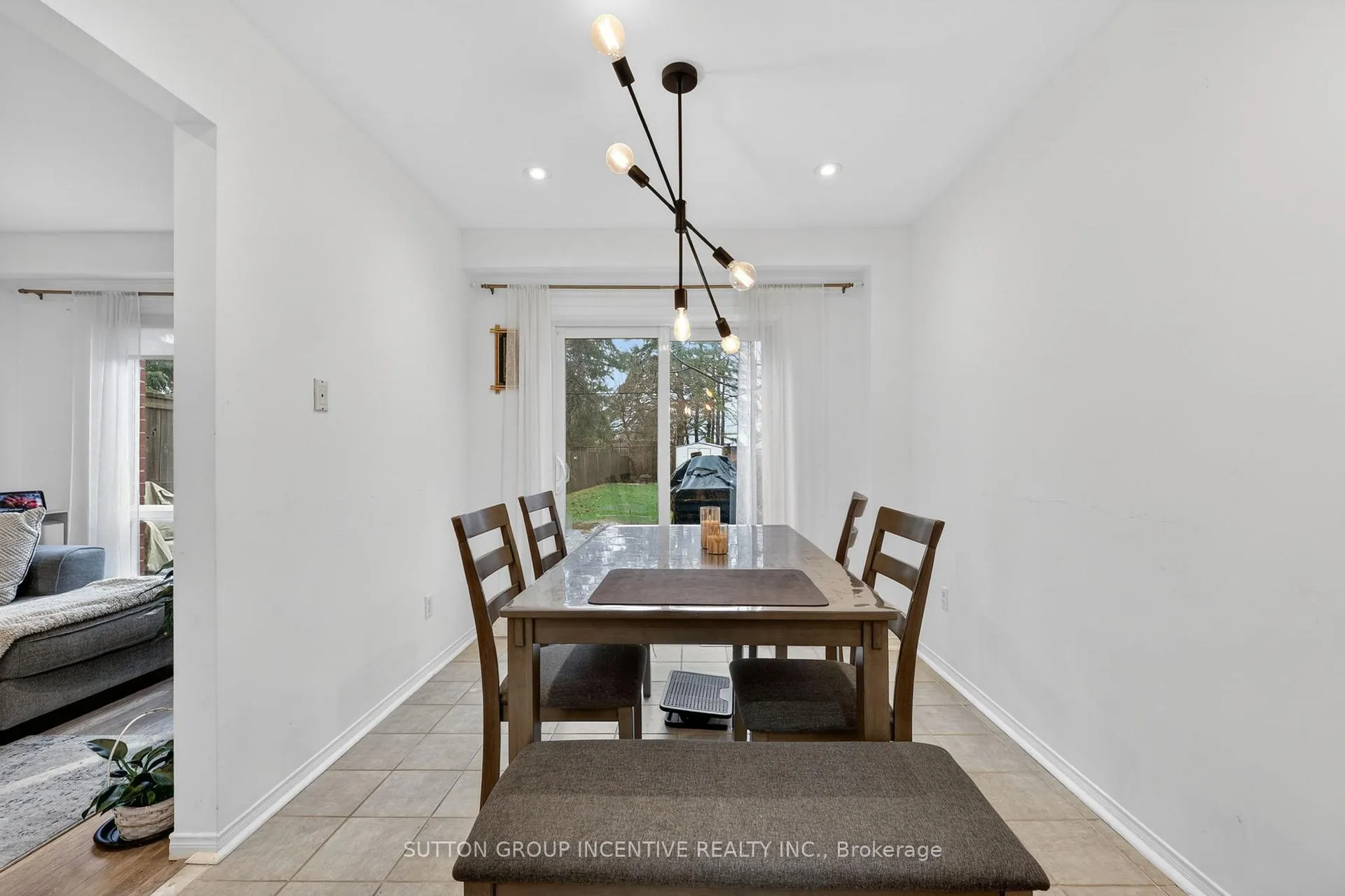 Photo 15 of 46 Bates Court, Barrie, Painswick North — HOMEH